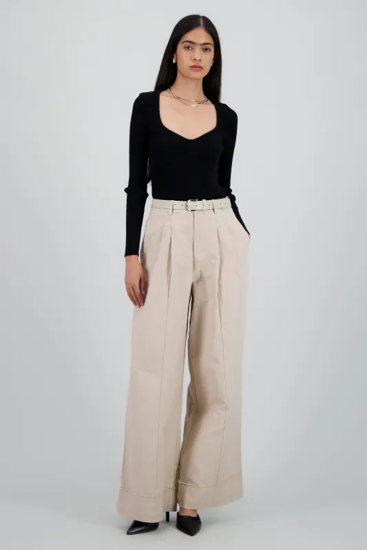 Pantalon amplio con cinturon sold by Shasa