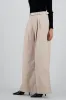 Pantalon amplio con cinturon sold by Shasa