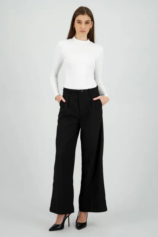 Pantalon amplio detalle pinzas lazo sold by Shasa