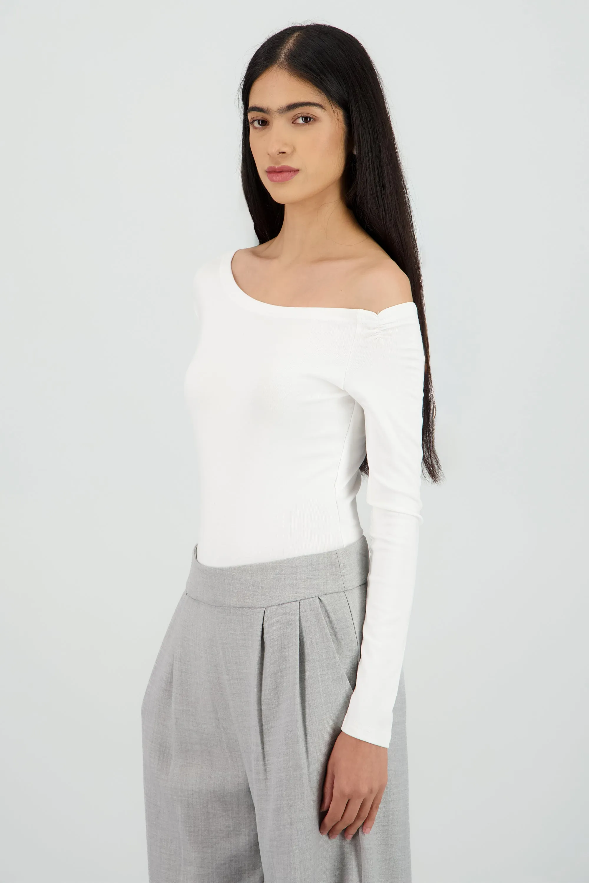 Bodysuit manga larga detalle bronche en hombro sold by Shasa product image thumbnail 3