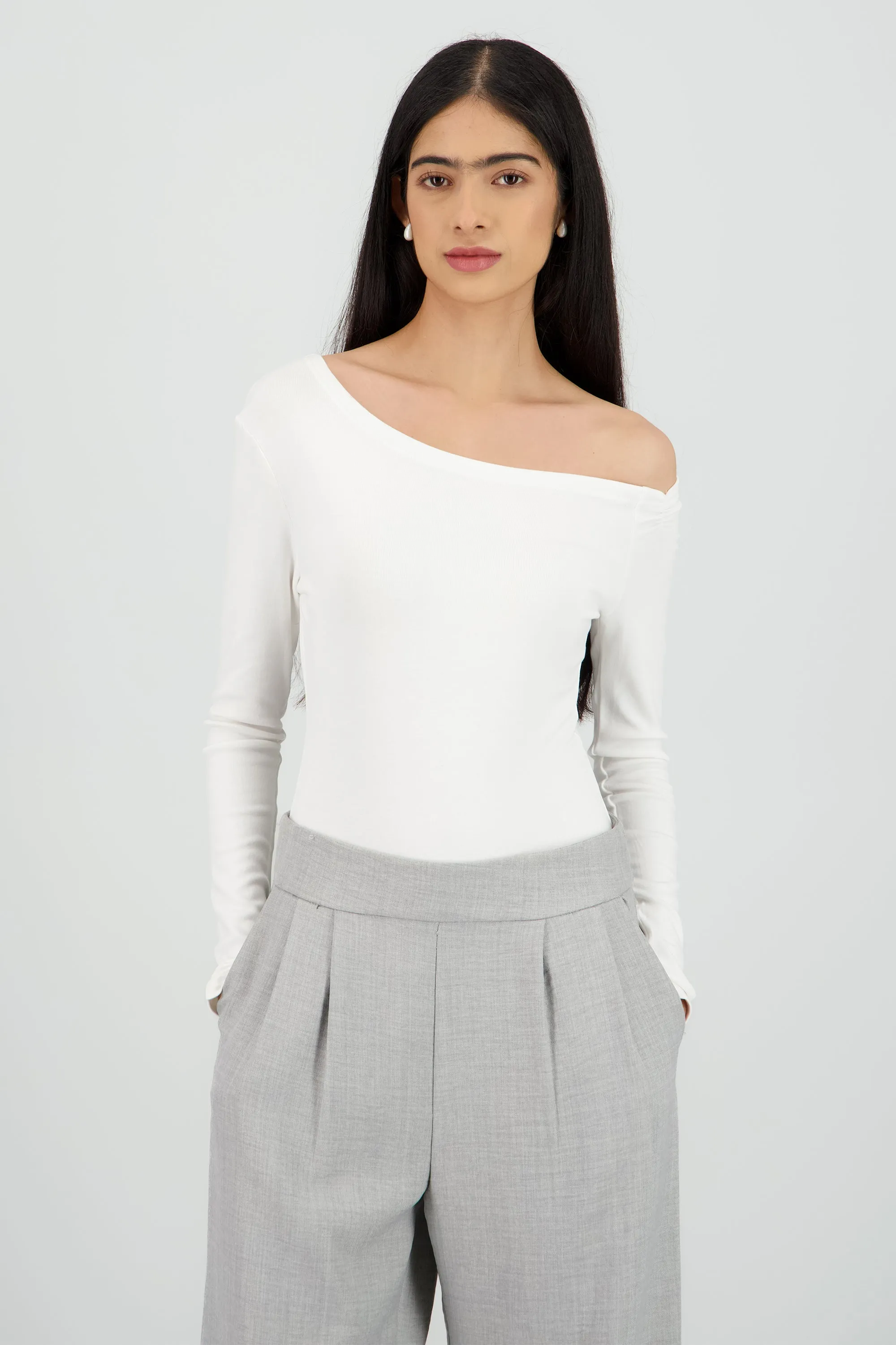 Bodysuit manga larga detalle bronche en hombro sold by Shasa