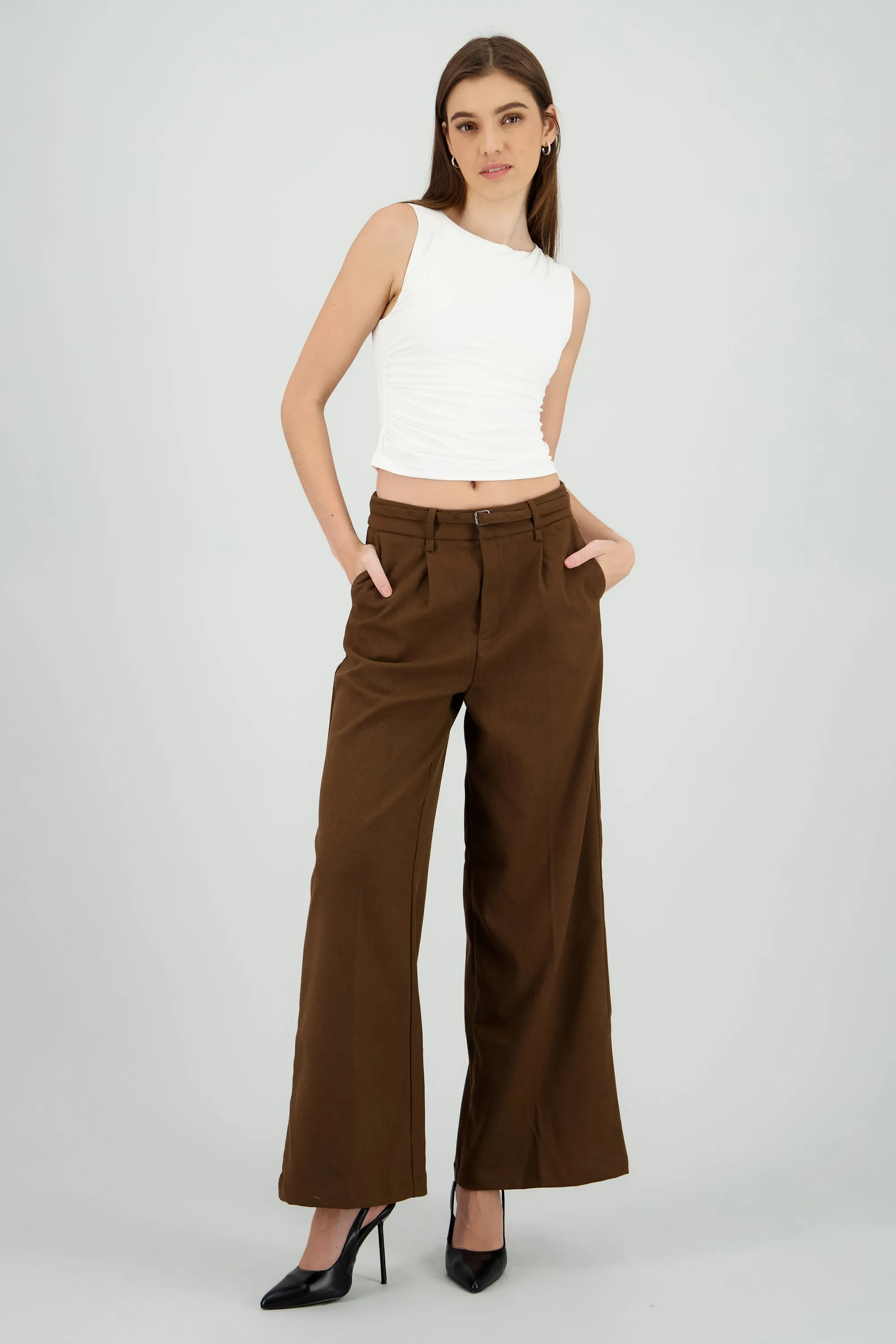 Pantalon amplio detalle pinzas lazo sold by Shasa