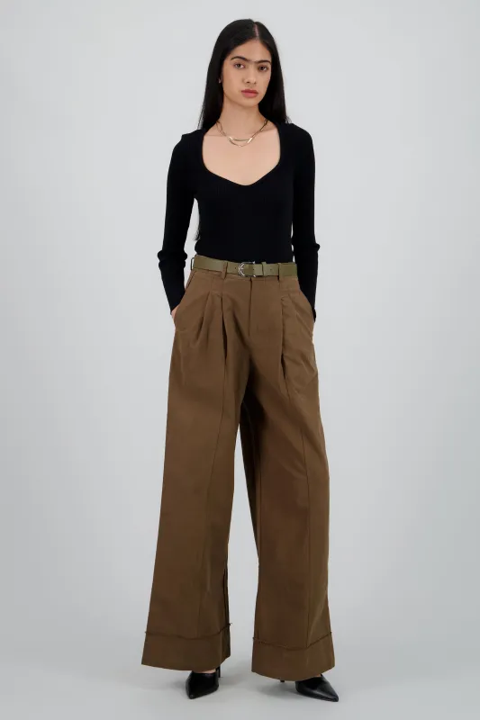 Pantalon amplio con cinturon sold by Shasa