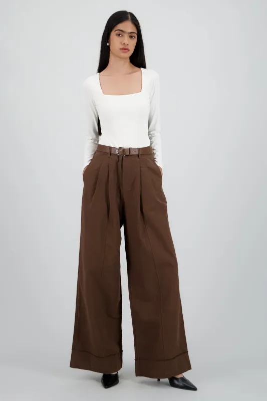 Pantalon amplio con cinturon sold by Shasa