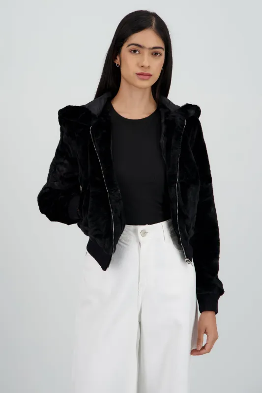 Chamarra pelo con gorro sold by Shasa