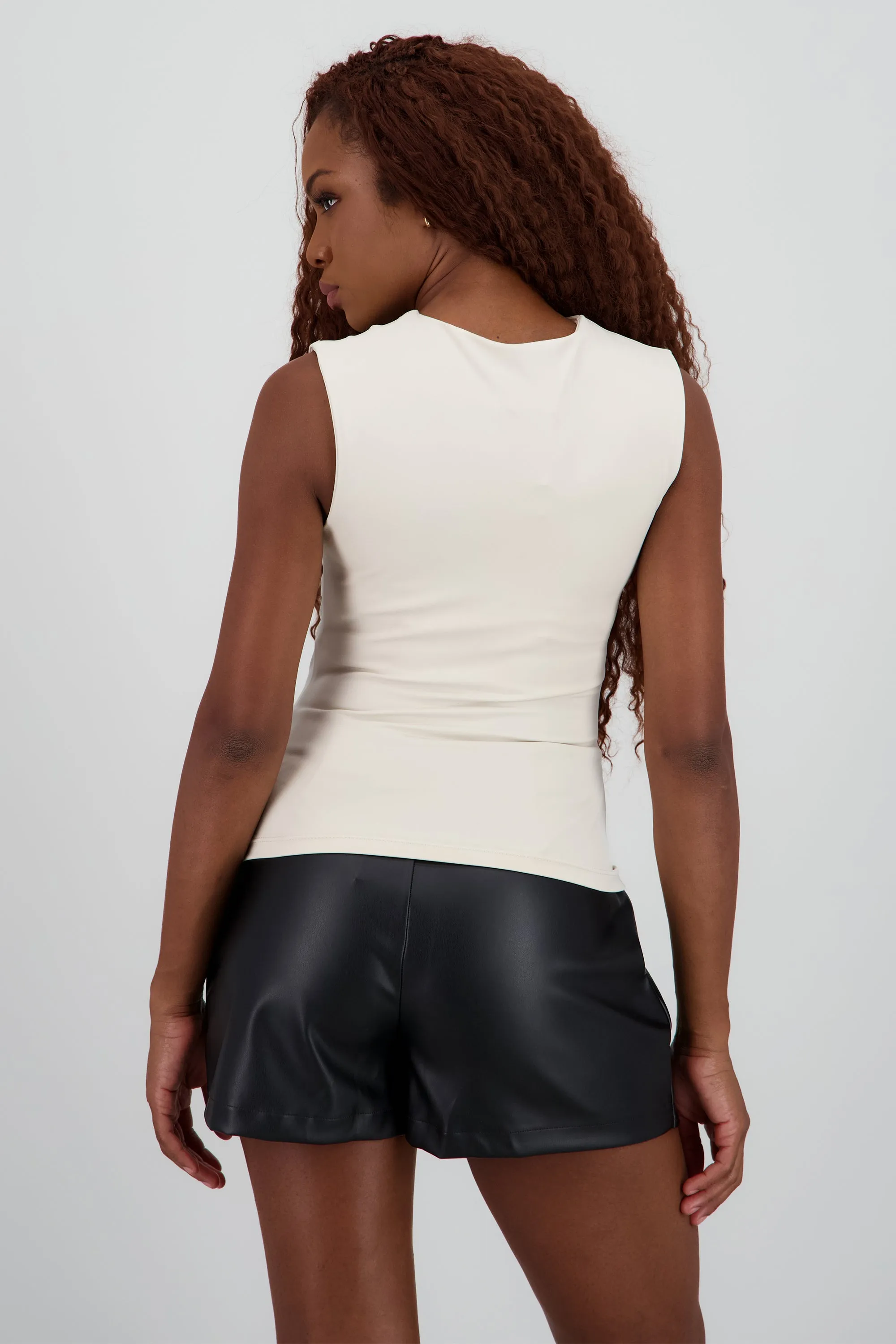 Top detalle drapeado hombro y costado sold by Shasa product image thumbnail 4