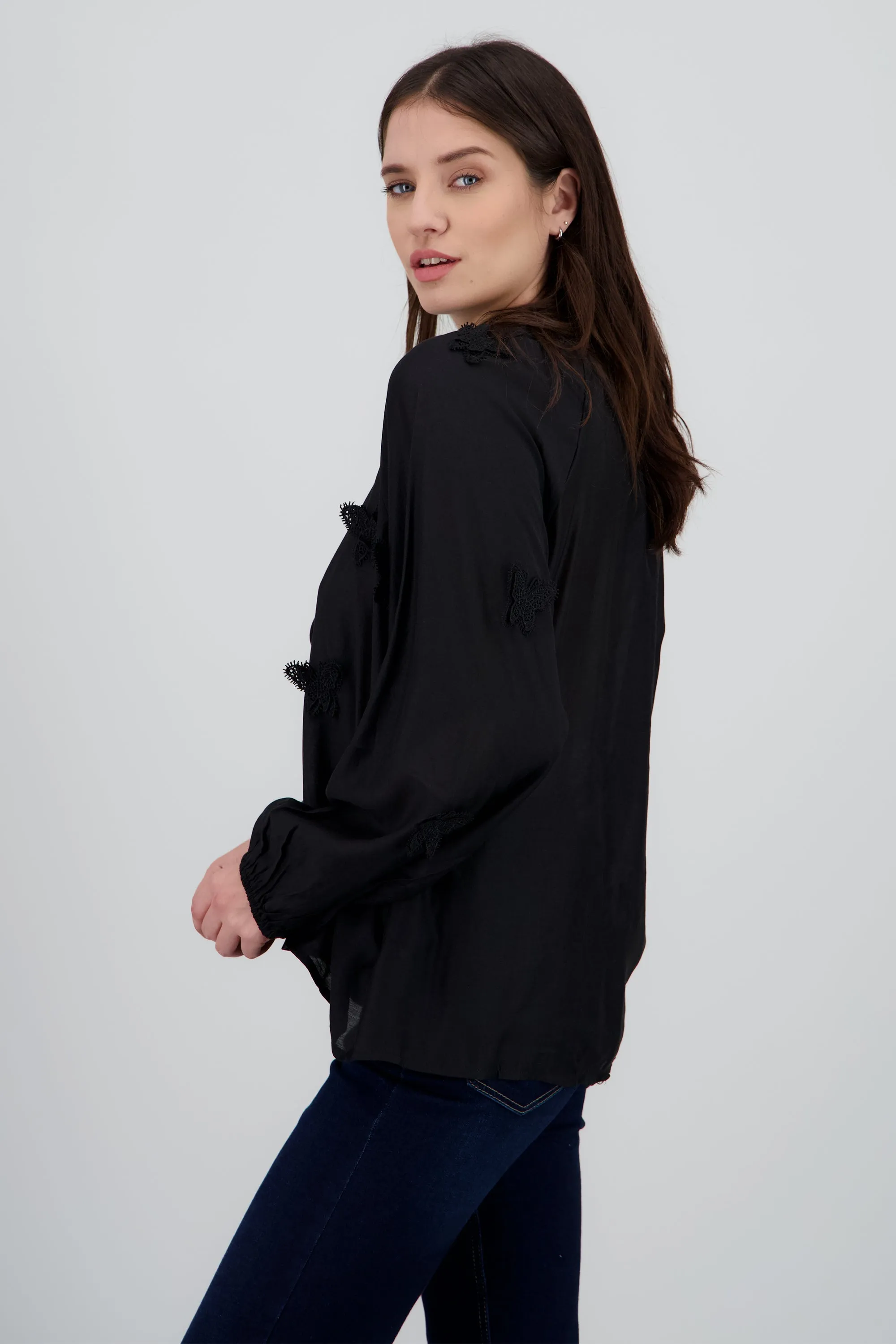 Blusa manga larga detalle mariposas 3d sold by Shasa product image thumbnail 3