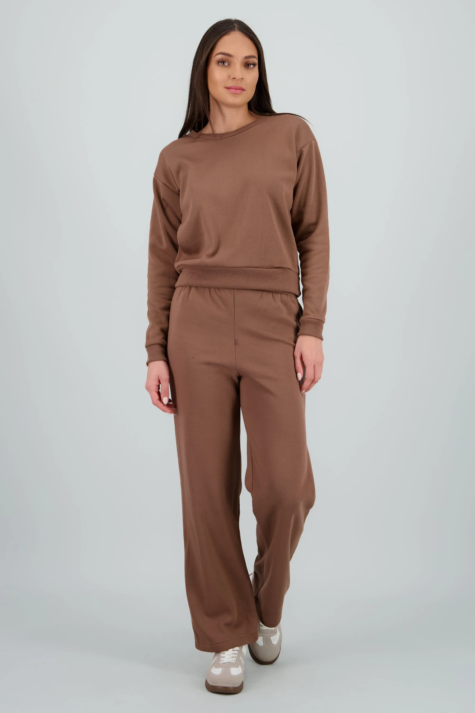 Jogger amplio liso sold by Shasa