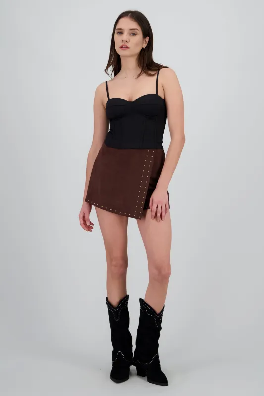 Falda short detalle tachuelas sold by Shasa