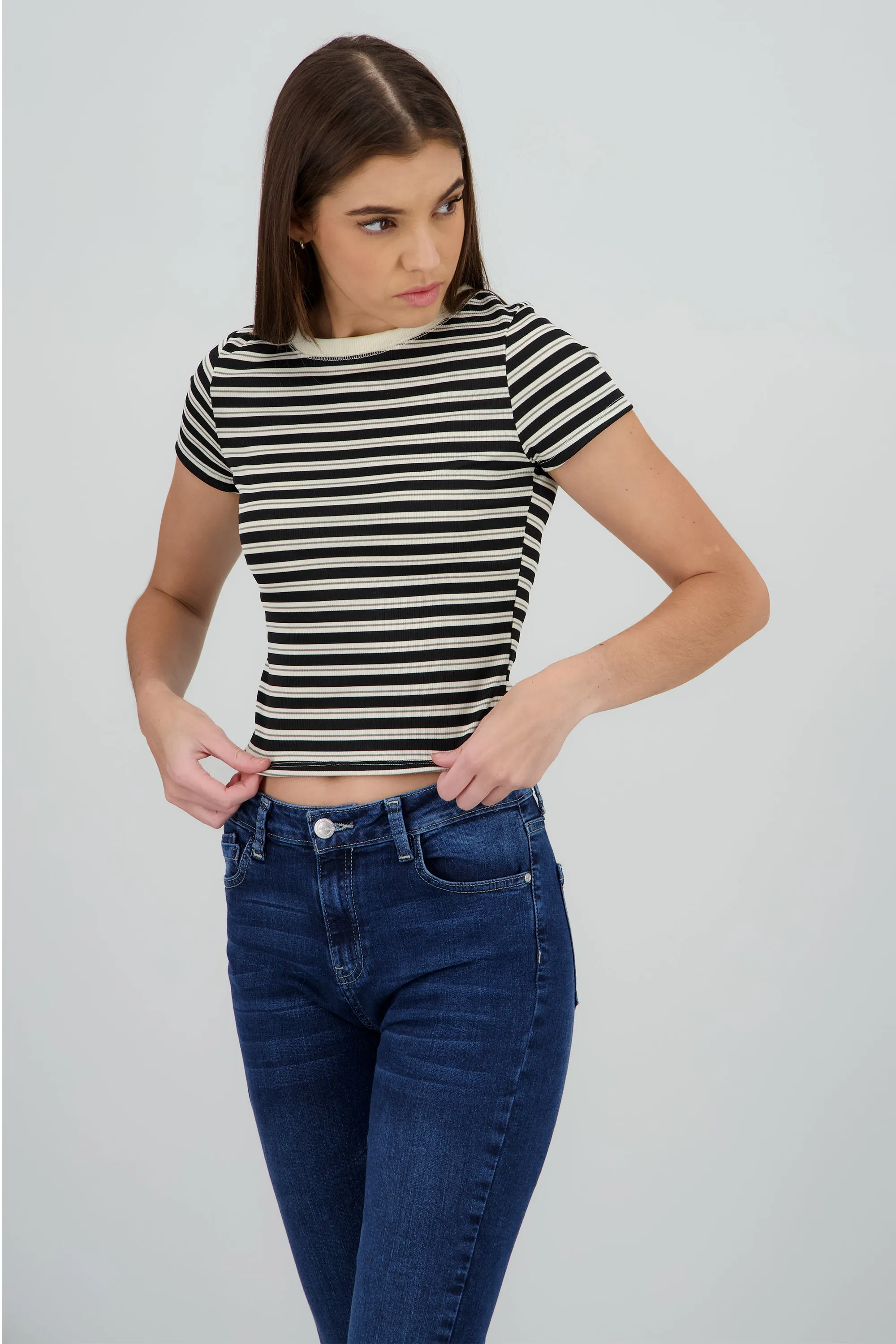 Playera cuello redondo lineas sold by Shasa product image thumbnail 2