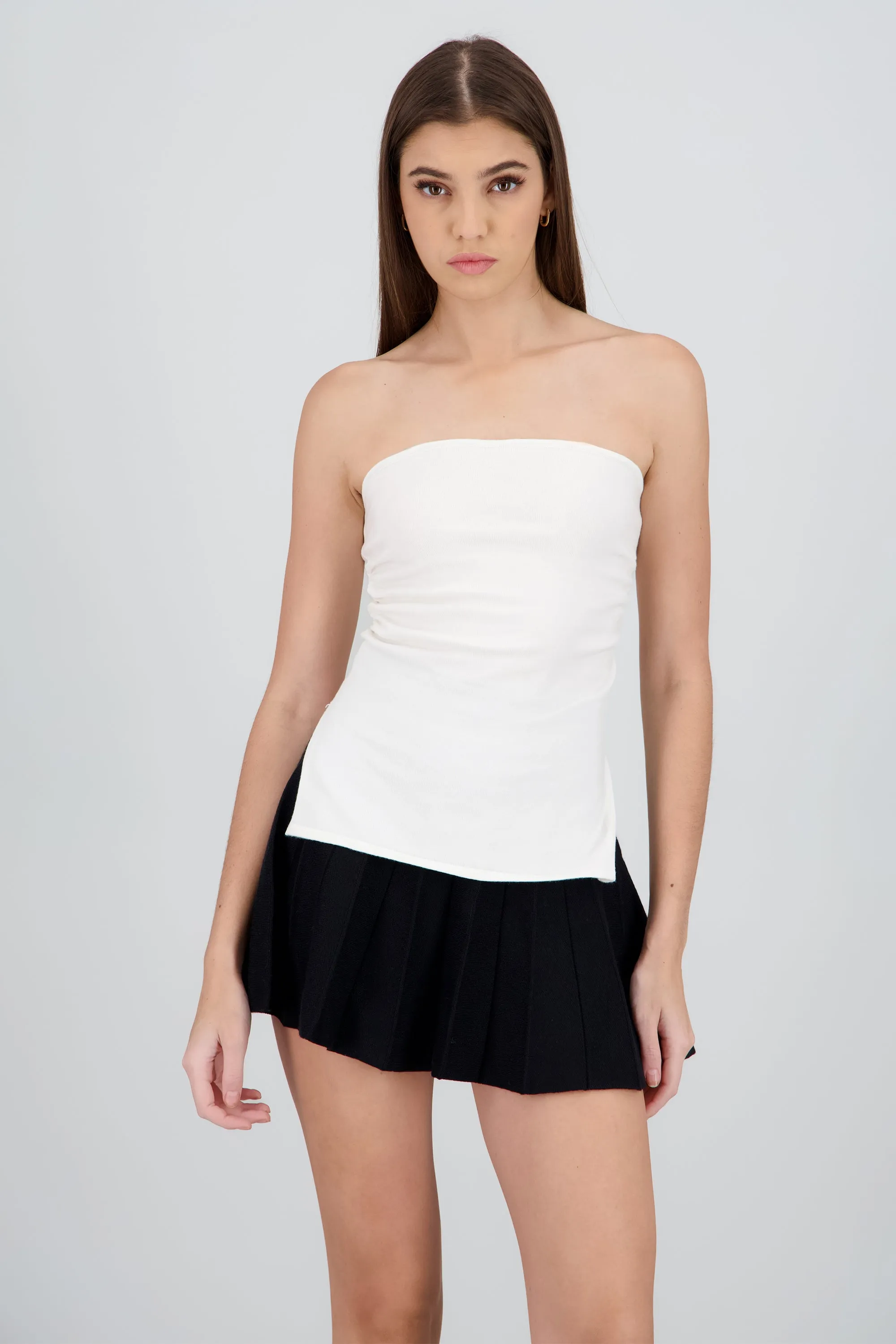 Top tubo tejido con aberturas sold by Shasa