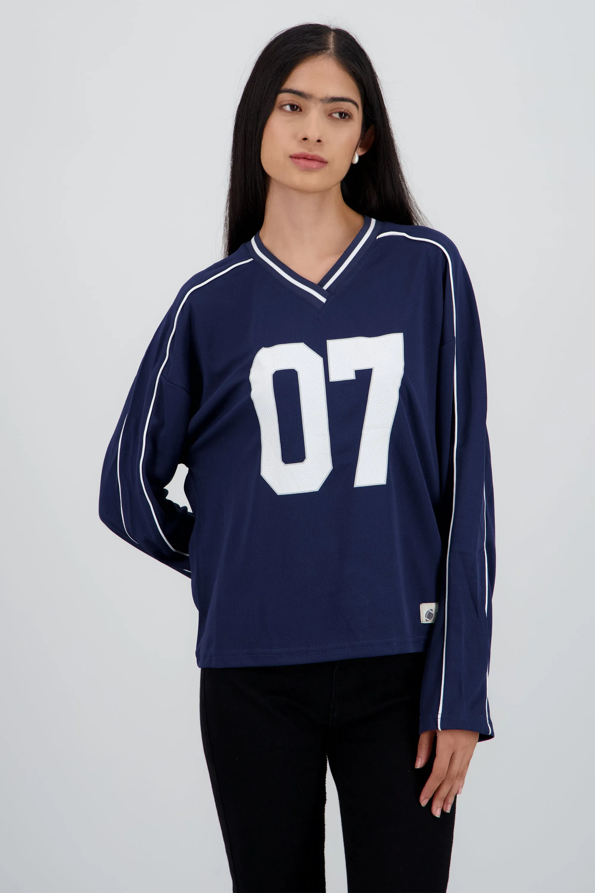 Playera tipo jersey contraste manga larga sold by Shasa