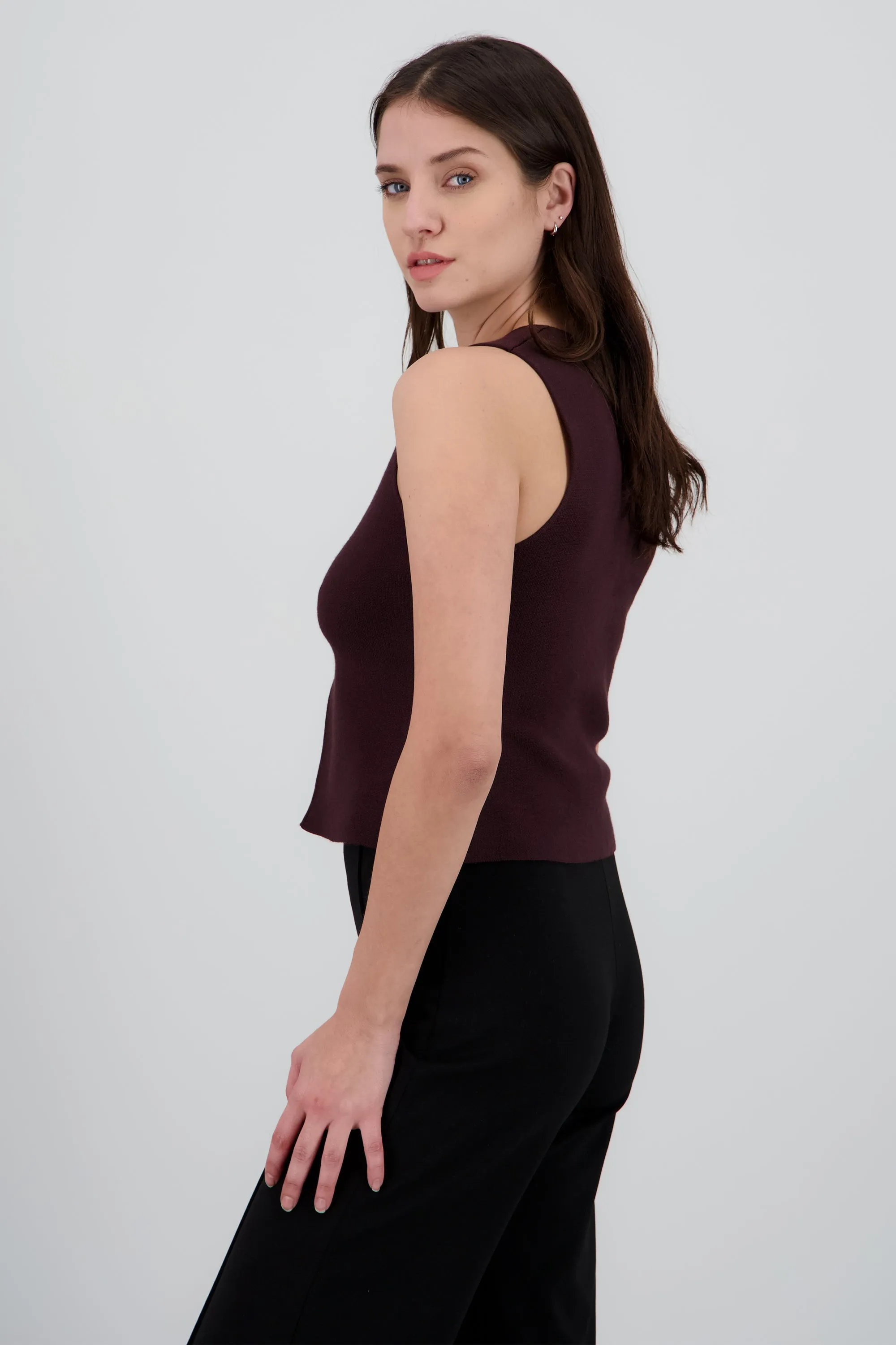 Chaleco tejido de punto liso sold by Shasa product image thumbnail 3