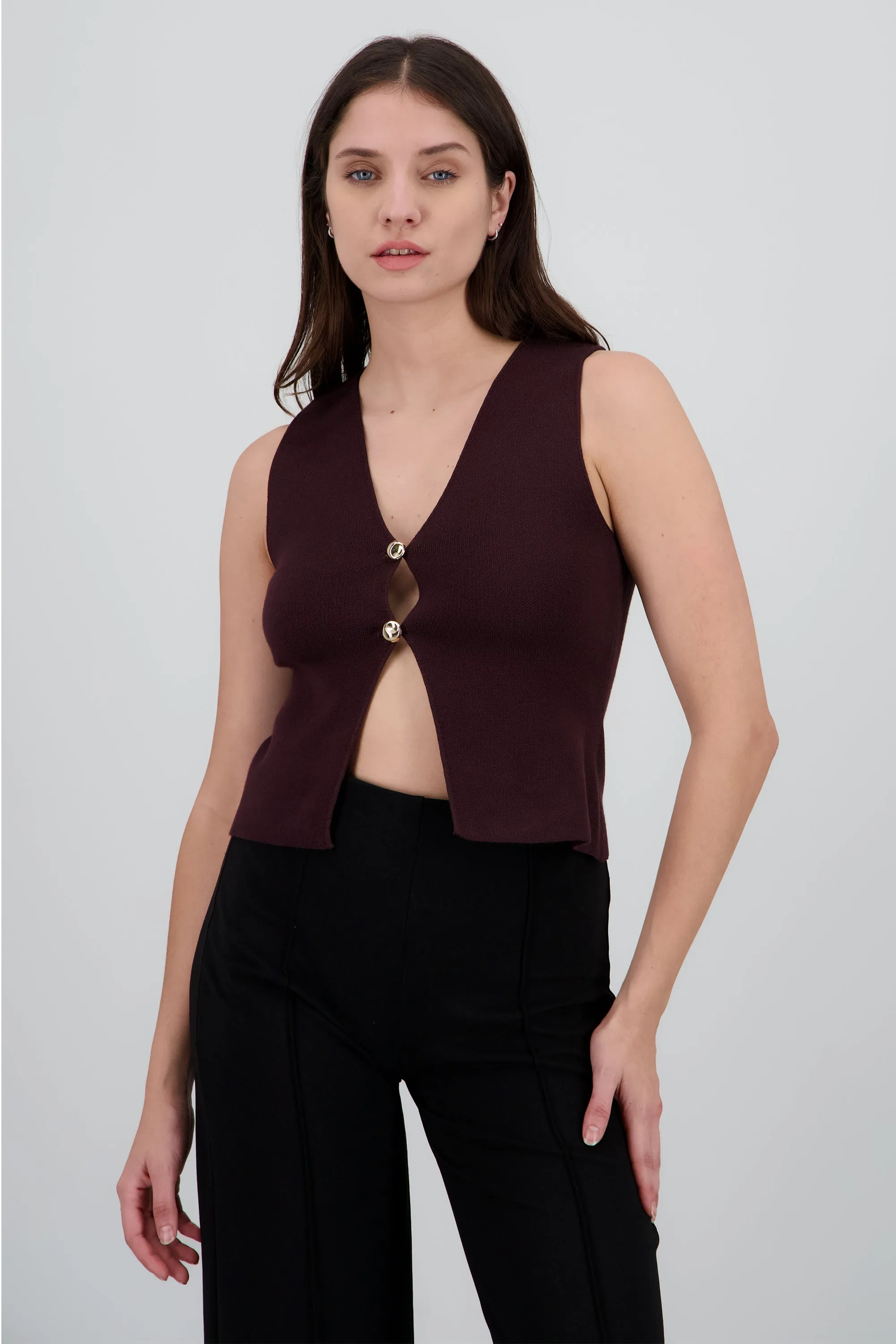 Chaleco tejido de punto liso sold by Shasa