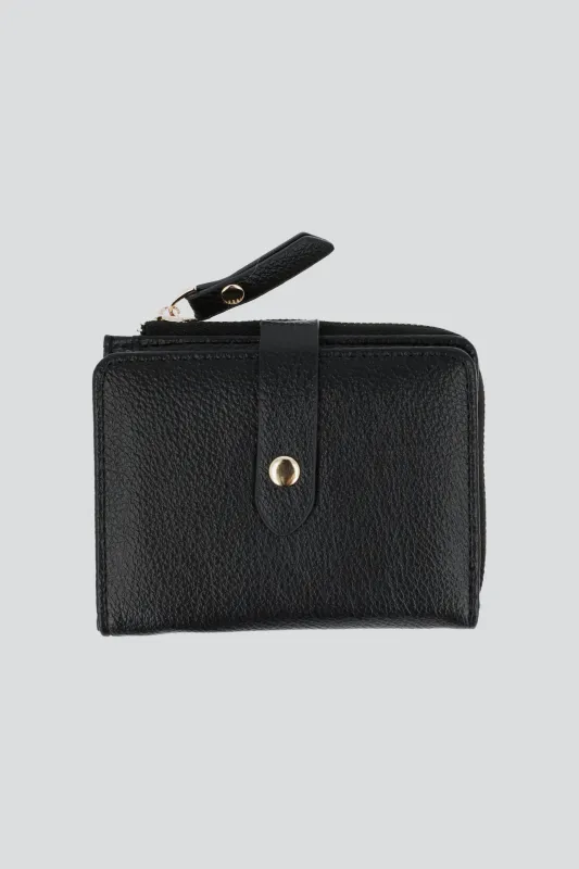 Cartera broche circulo sold by Shasa