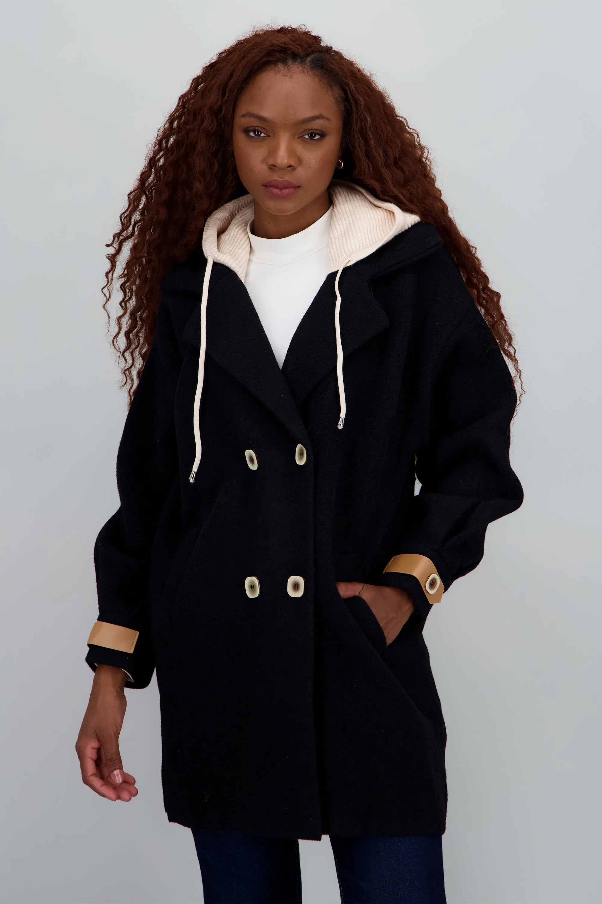 Cardigan largo con bolsas detalle gorro sold by Shasa