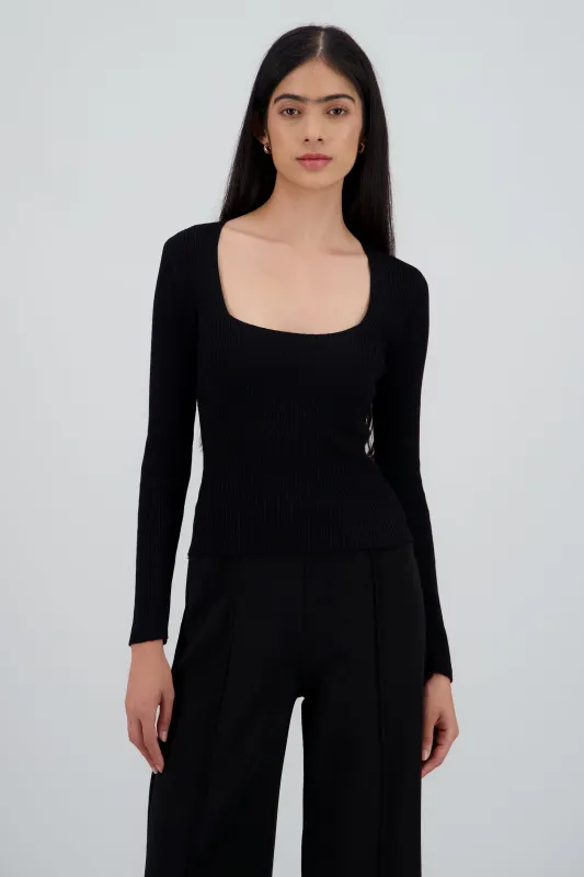 Sueter tejido de cuello cuadrado liso sold by Shasa