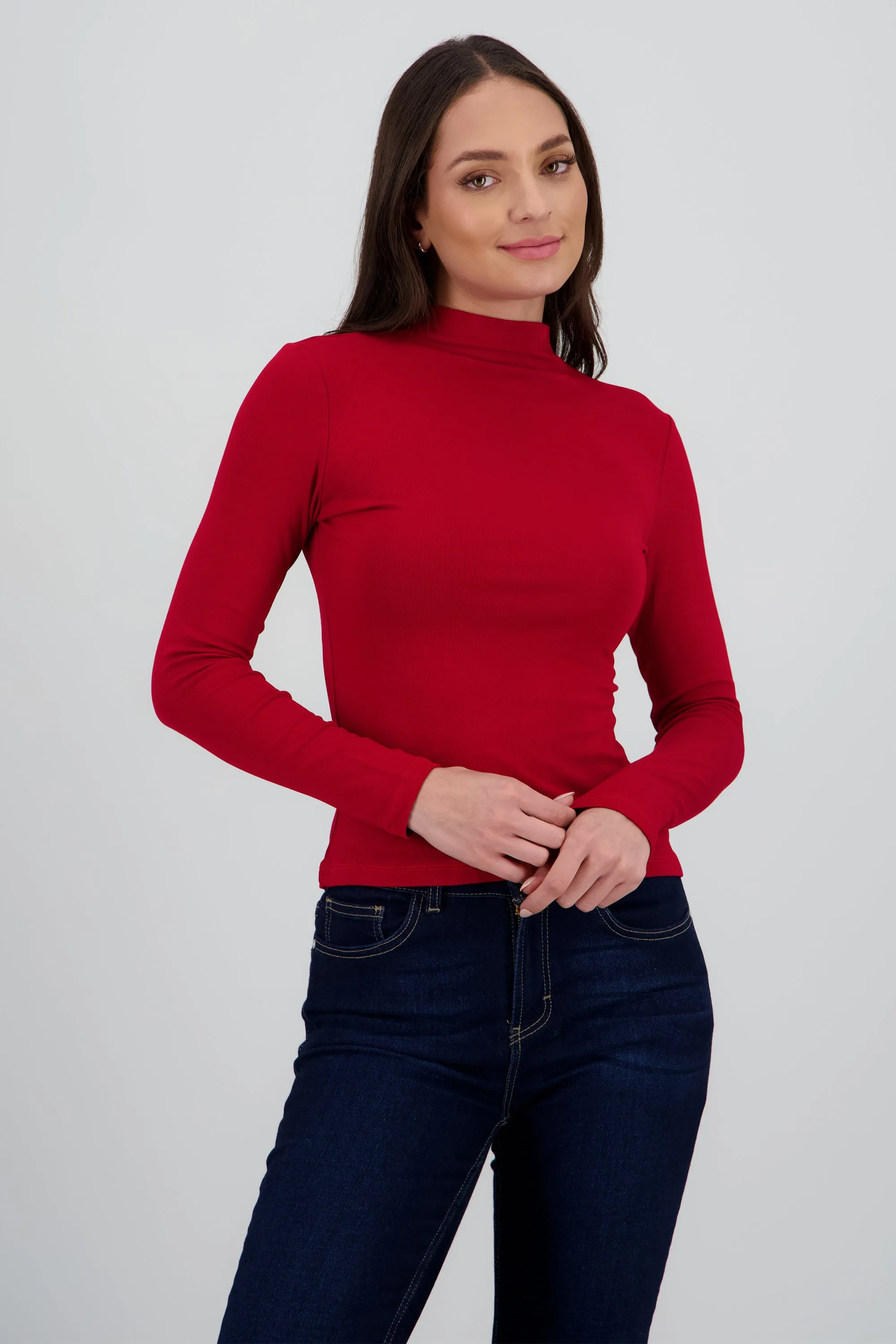 Top liso manga larga cuello alto sold by Shasa