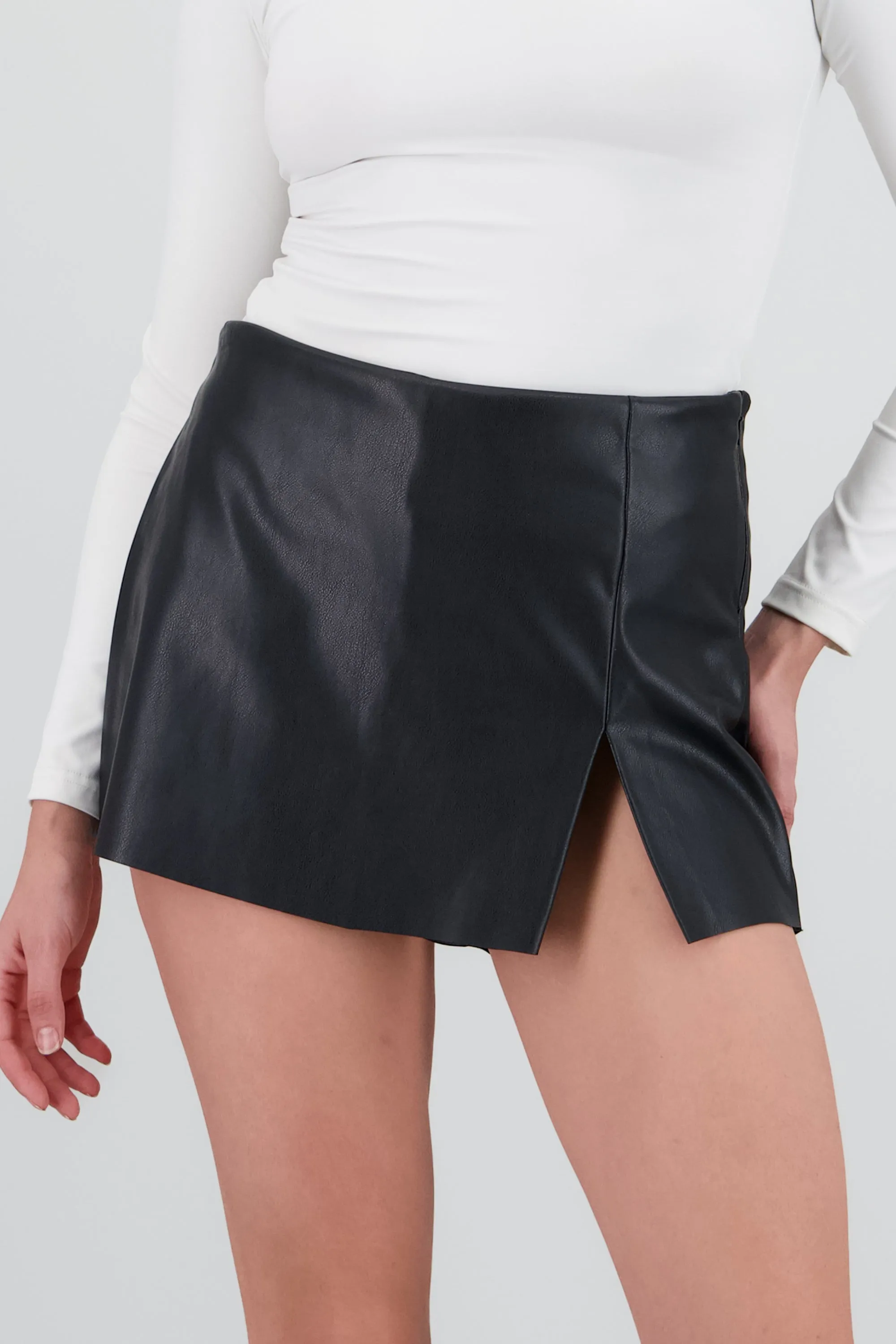 Falda short pu lisa sold by Shasa product image thumbnail 5