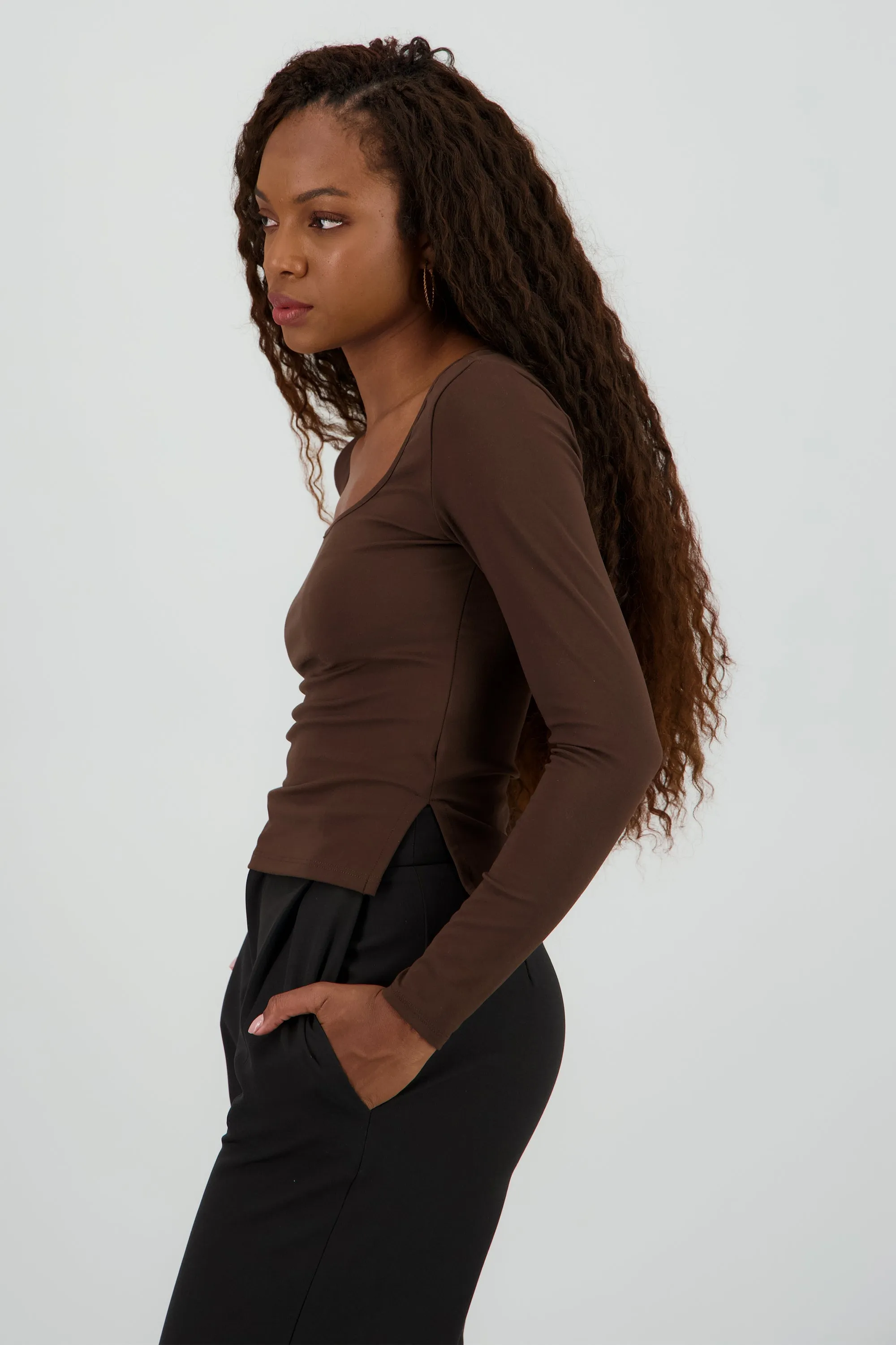 Top manga larga ceullo redondo sold by Shasa product image thumbnail 3