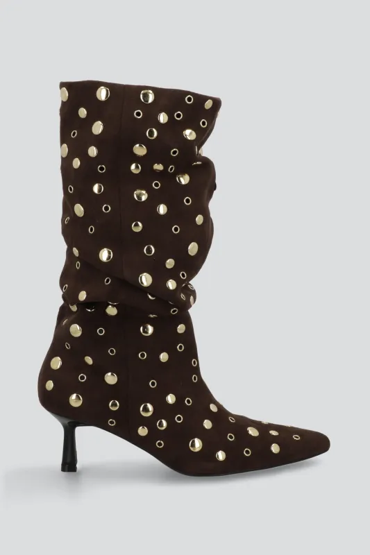 Bota slouchy eyelets sold by Shasa