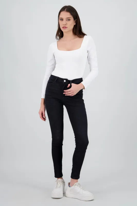 Jeans básicos skinny sold by Shasa