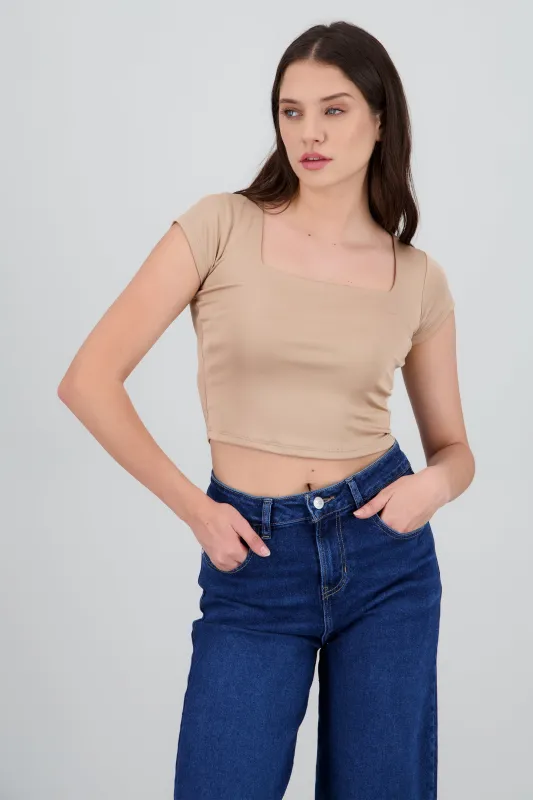 Top liso escote cuadrado manga corta sold by Shasa