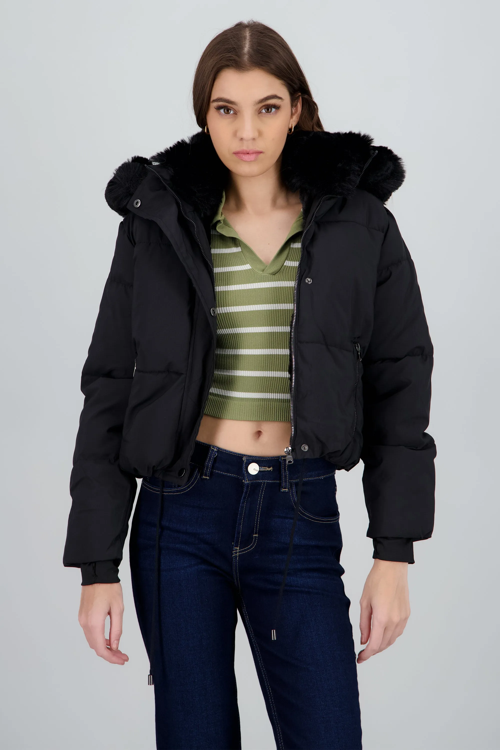 Chamarra corta con gorro peluche sold by Shasa