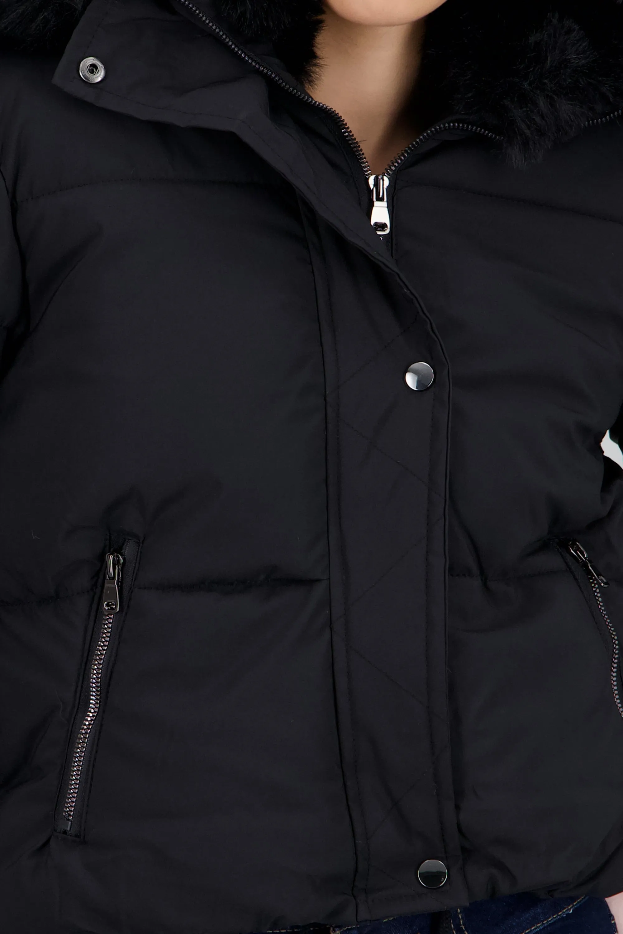 Chamarra corta con gorro peluche sold by Shasa product image thumbnail 5