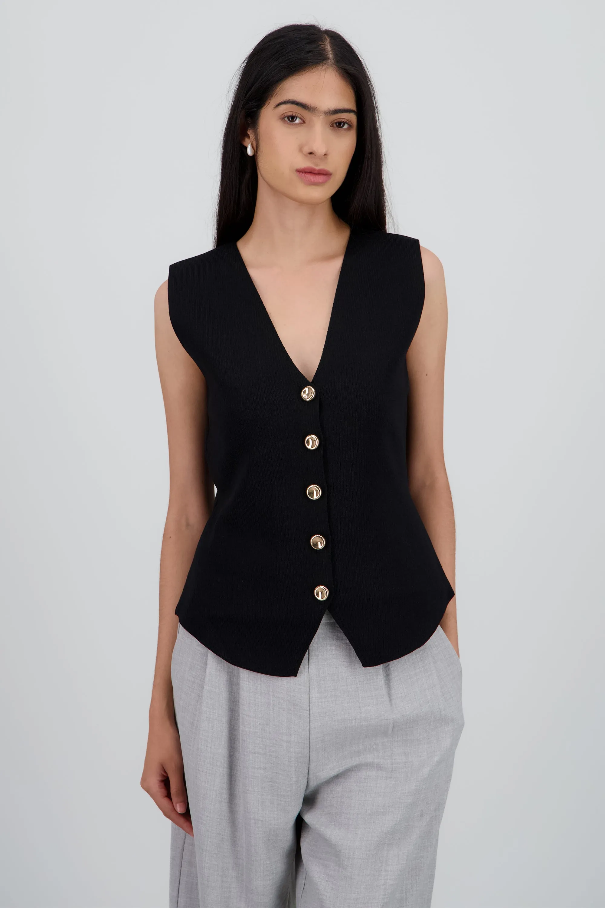 Top tipo chaleco tejido detalle botones sold by Shasa