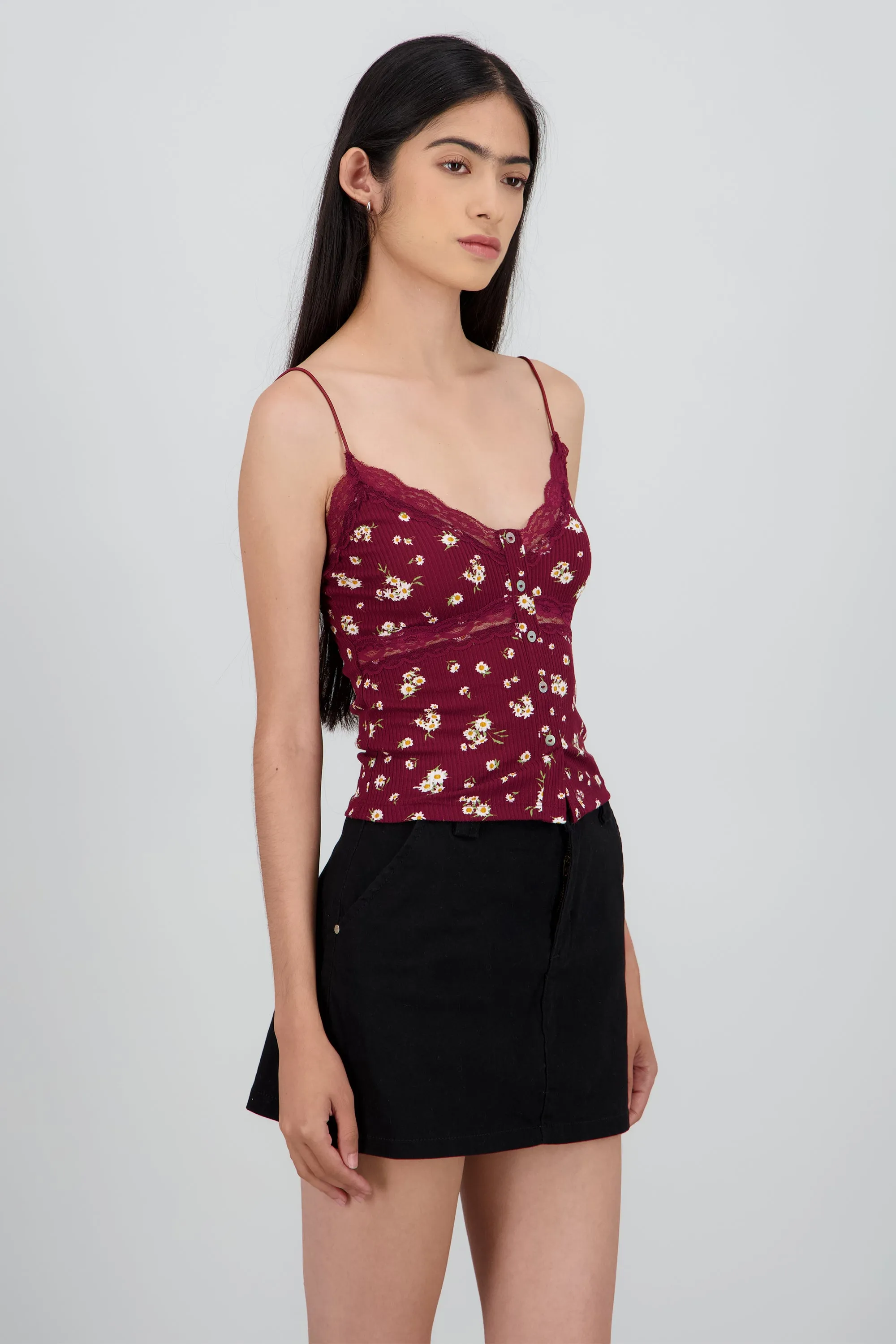 Top estampado flores detalle encaje sold by Shasa product image thumbnail 3