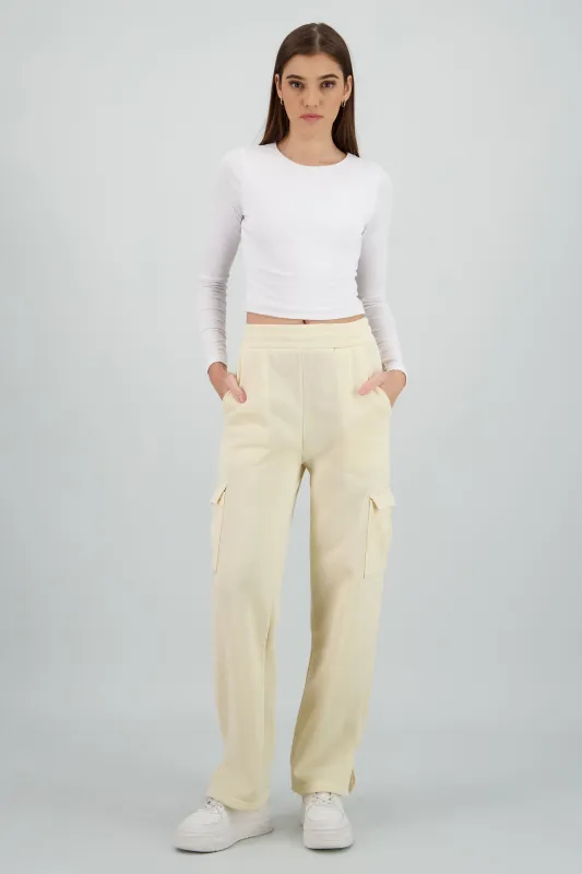 Jogger amplio con bolsas cargo sold by Shasa