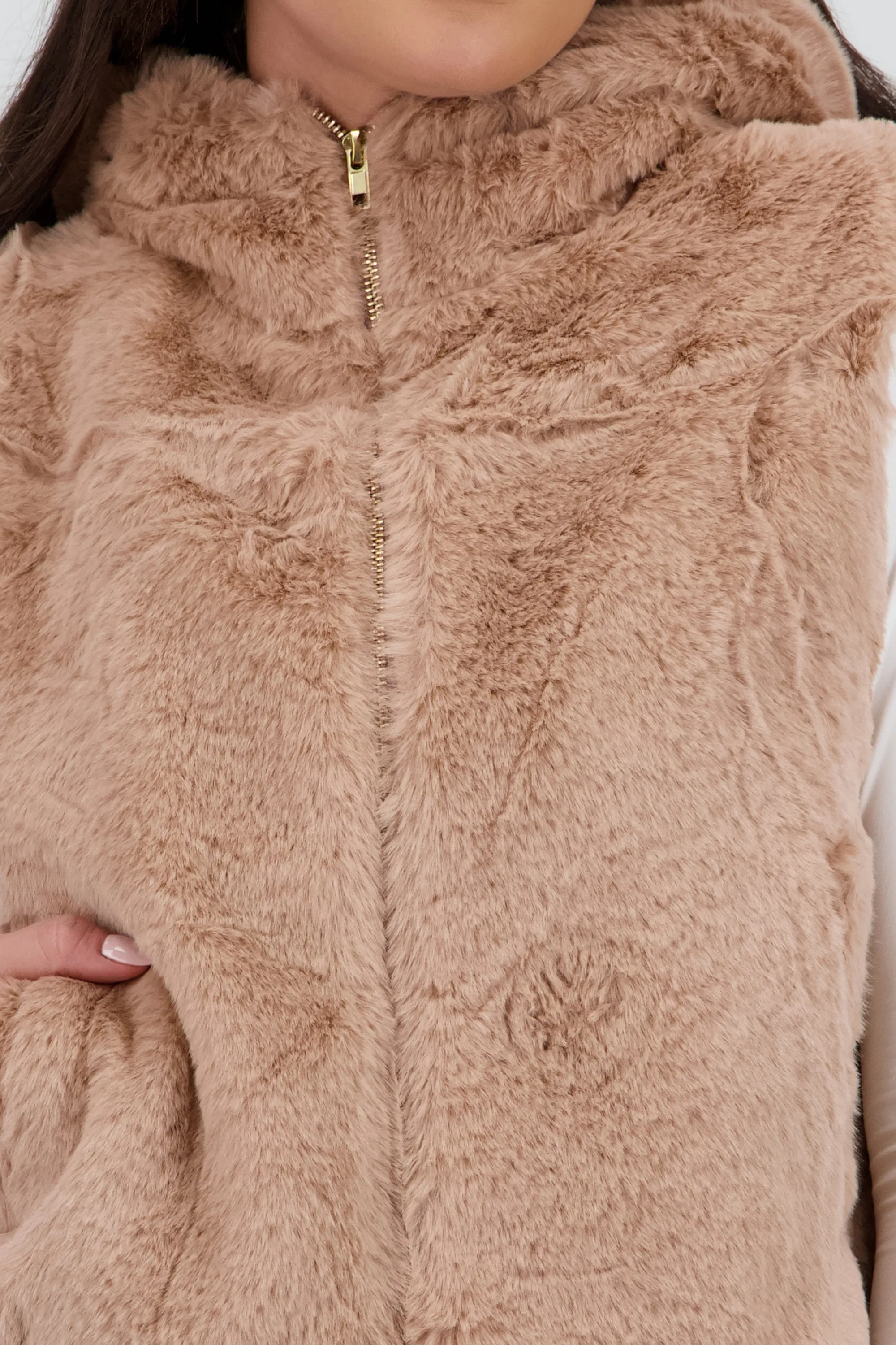 Chaleco pelo gorro corto sold by Shasa product image thumbnail 5