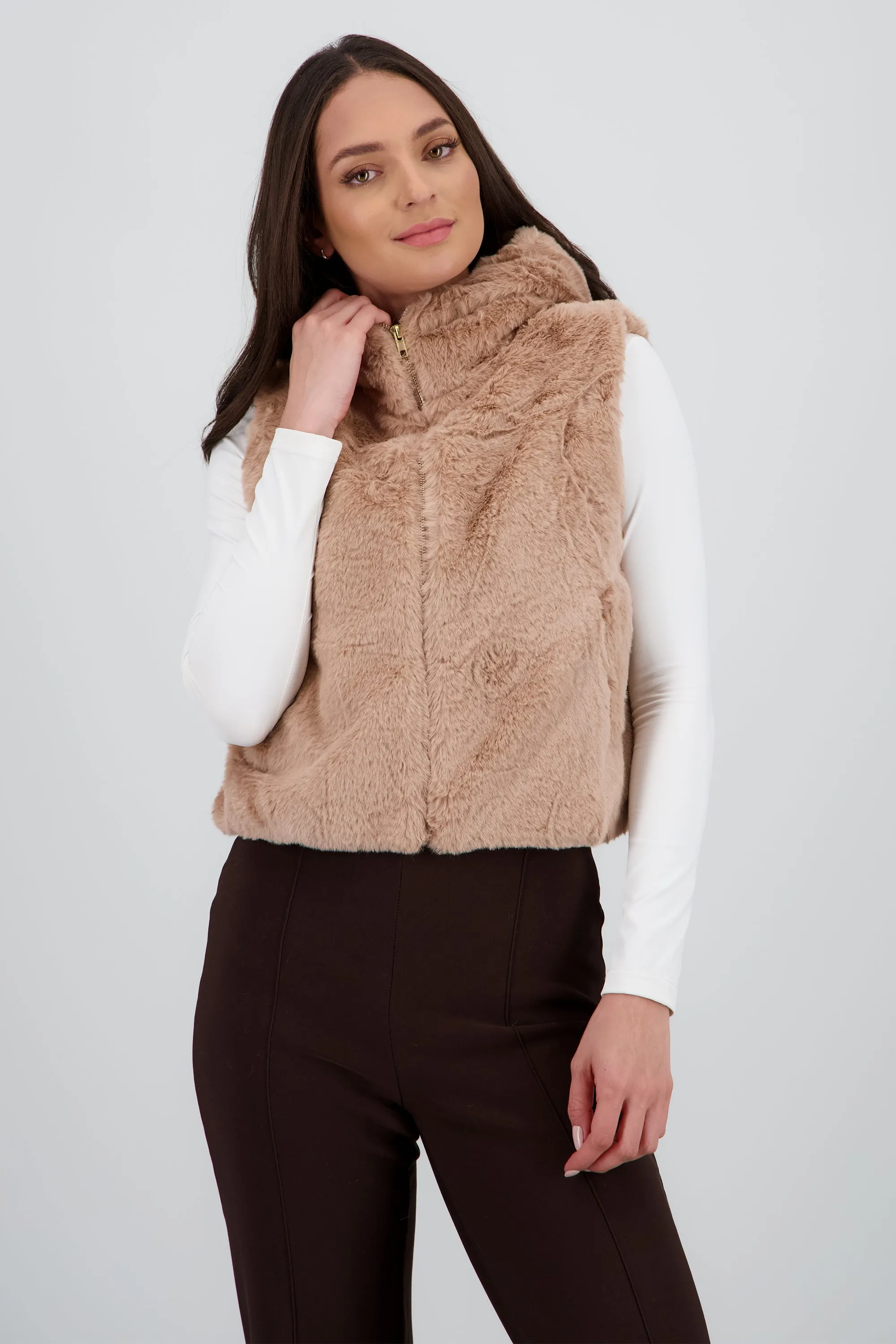 Chaleco pelo gorro corto sold by Shasa product image thumbnail 2