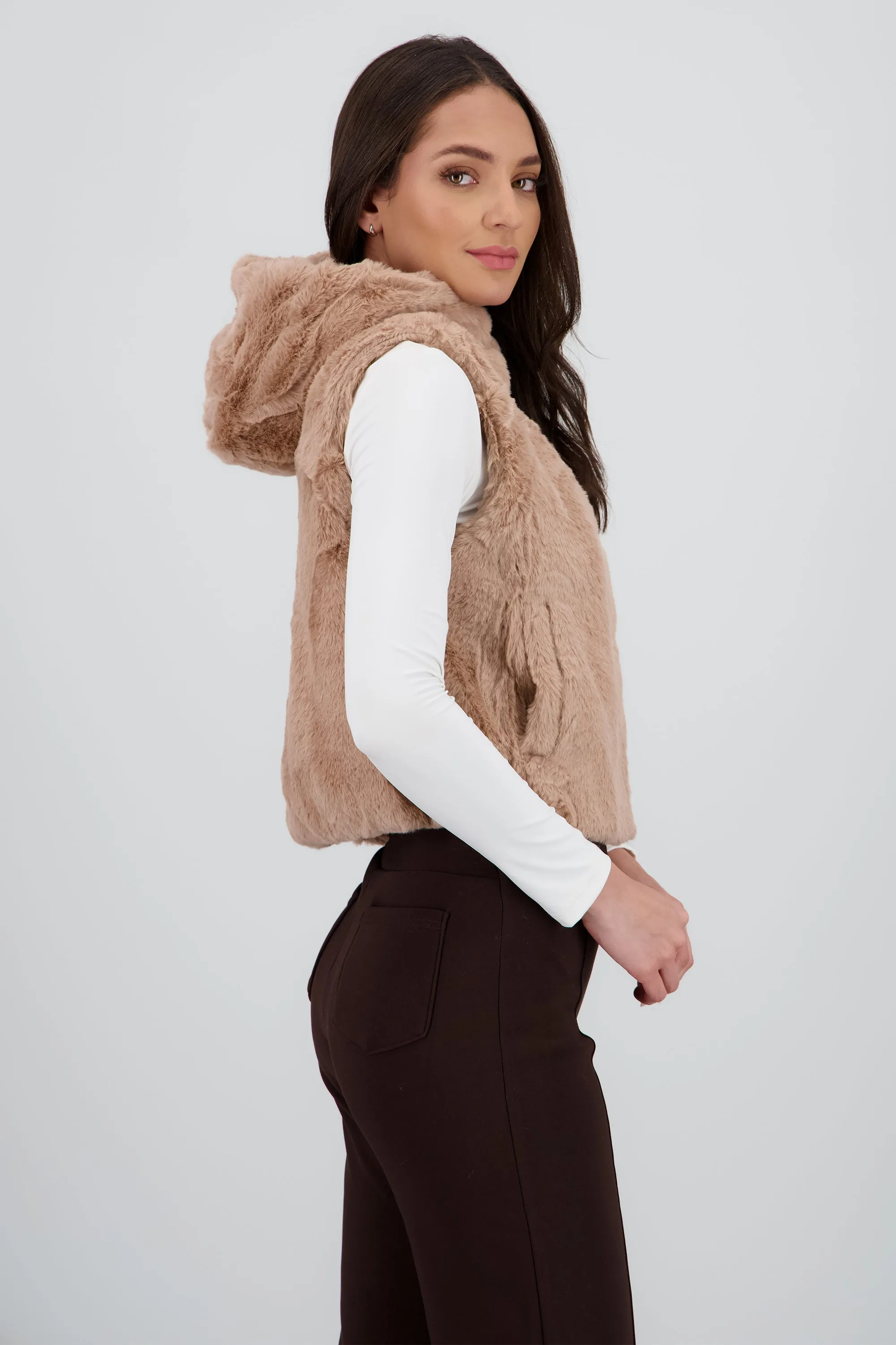 Chaleco pelo gorro corto sold by Shasa product image thumbnail 3