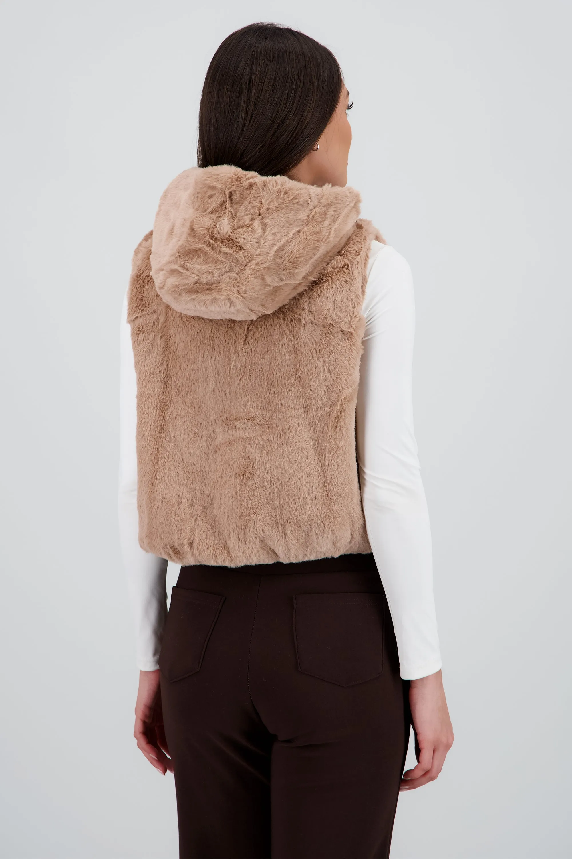 Chaleco pelo gorro corto sold by Shasa product image thumbnail 4