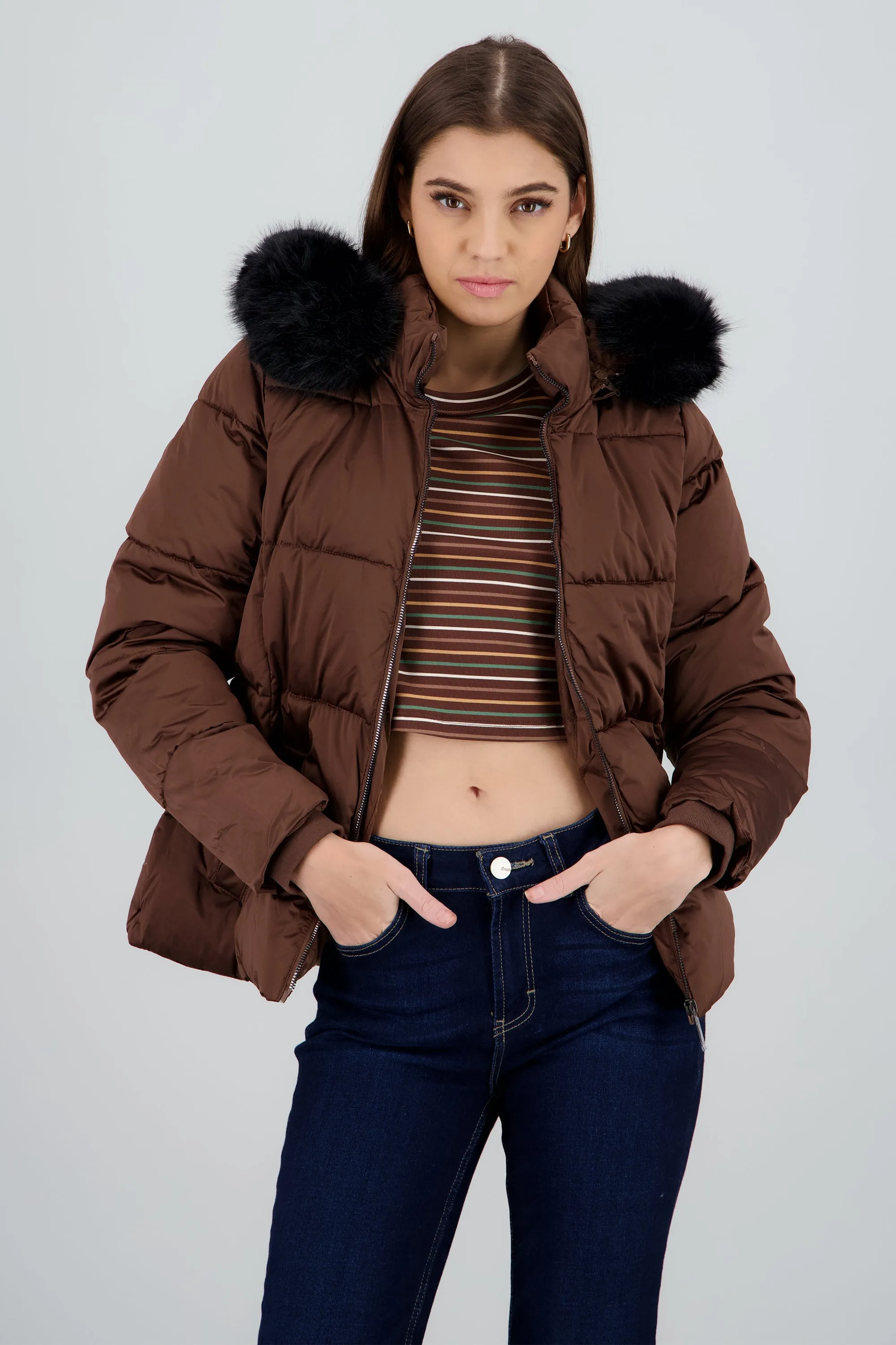 Chamarra satin capitonada con gorro peluche sold by Shasa