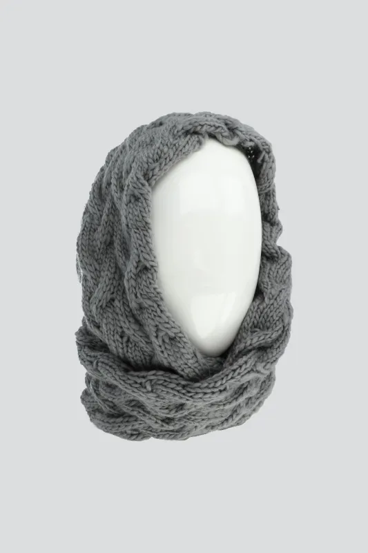 Bufanda cuello trenzado sold by Shasa