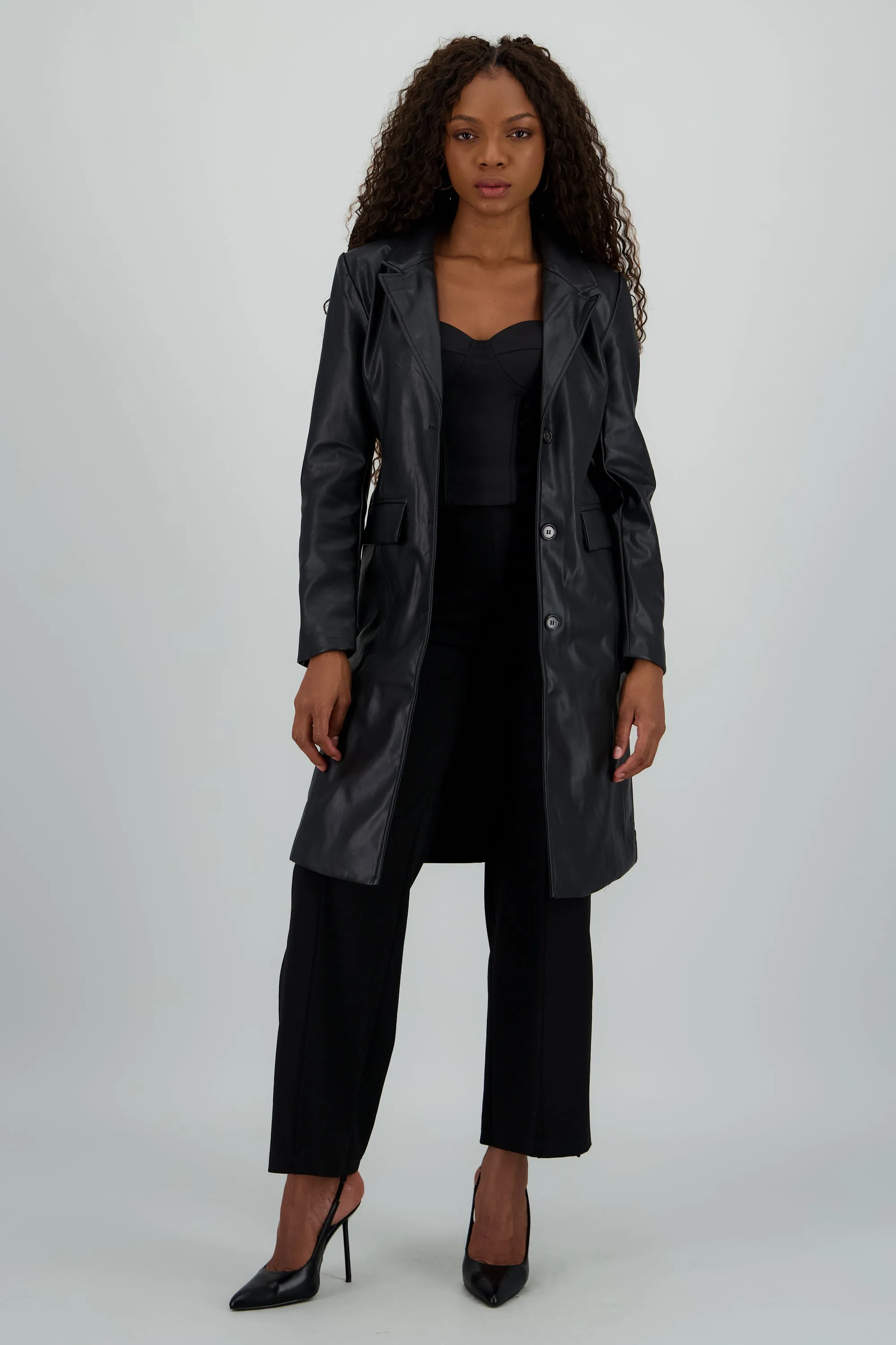 Abrigo efecto piel largo sold by Shasa