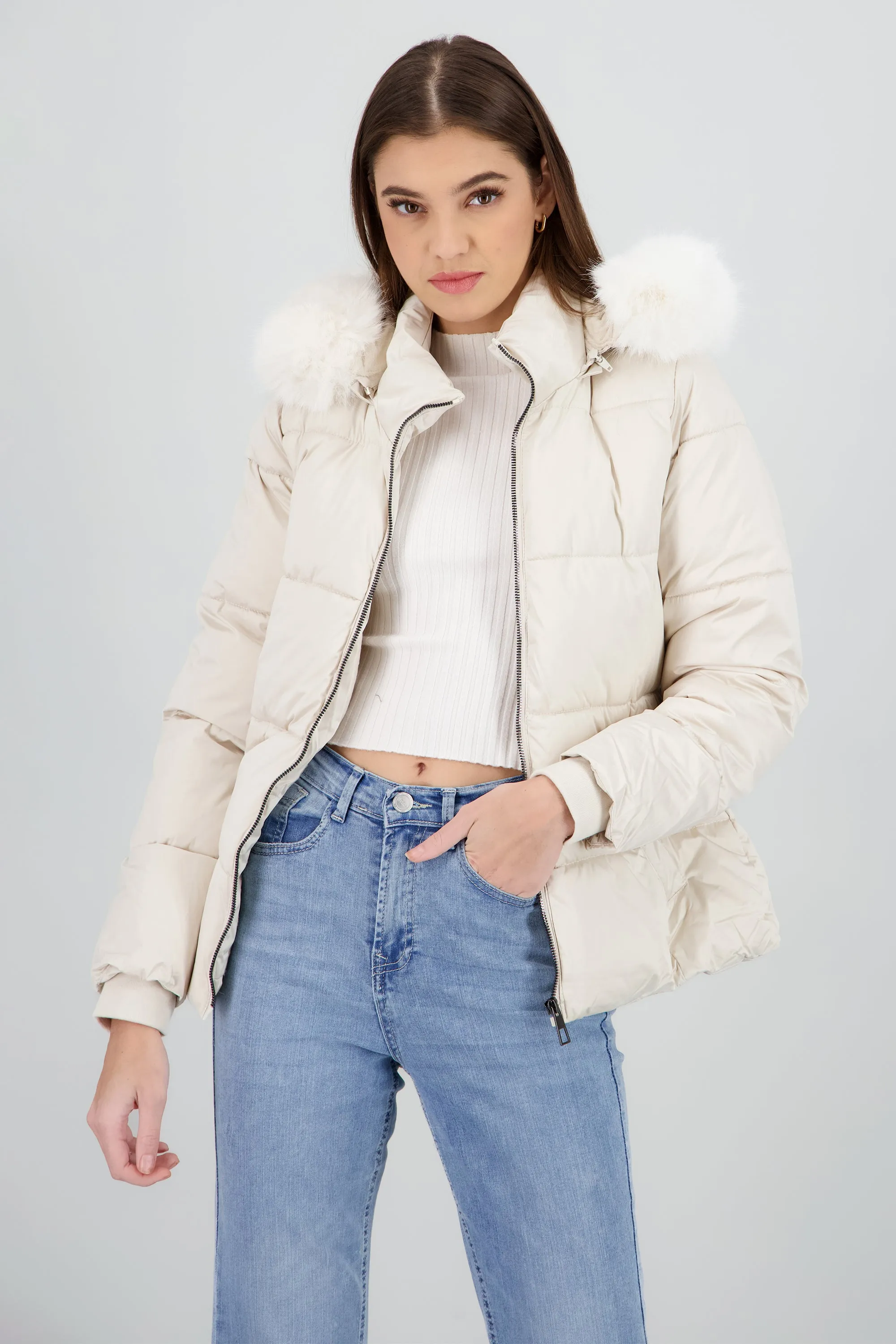 Chamarra satin capitonada con gorro peluche sold by Shasa