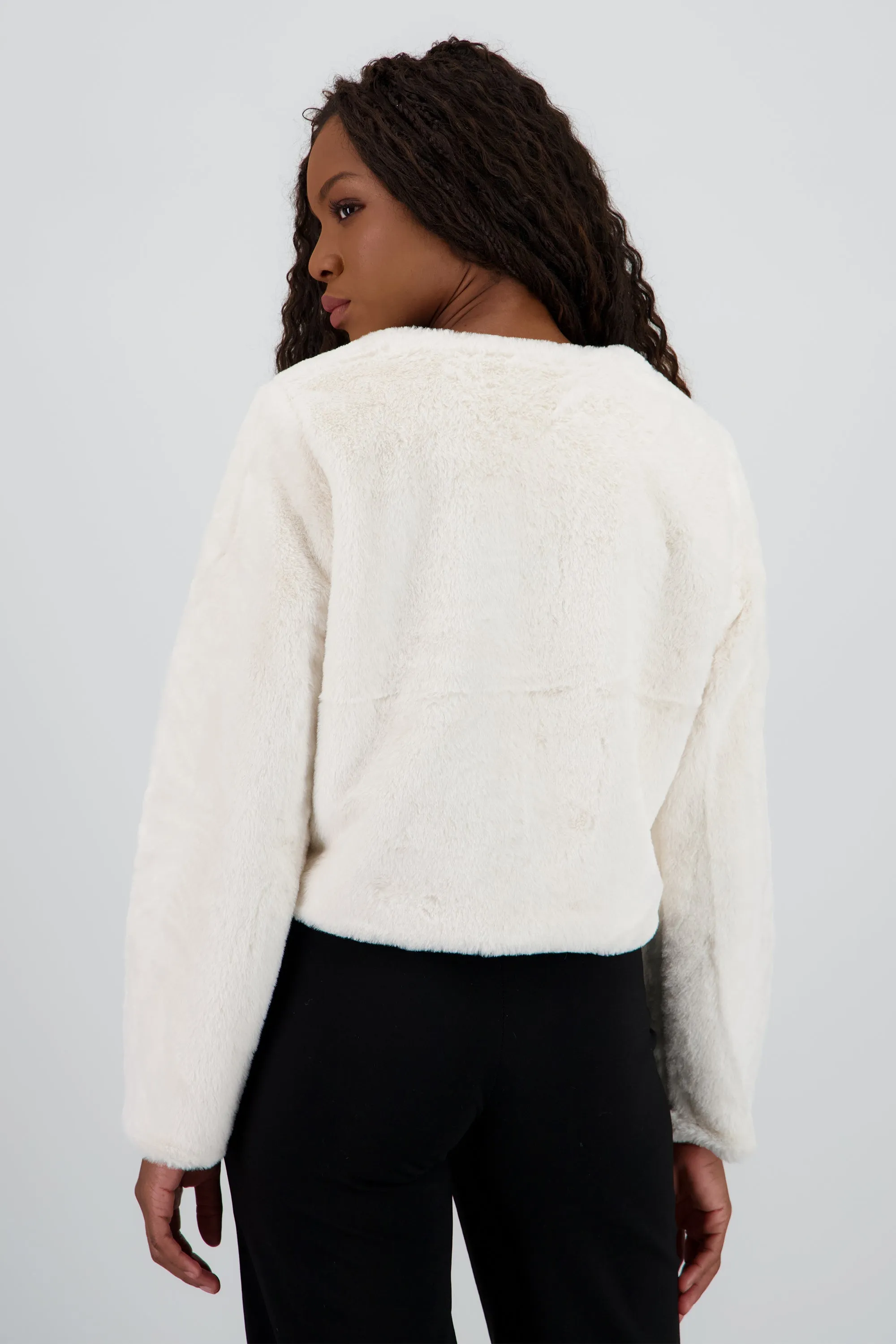 Abrigo pelo corto detalle boton metal sold by Shasa product image thumbnail 4