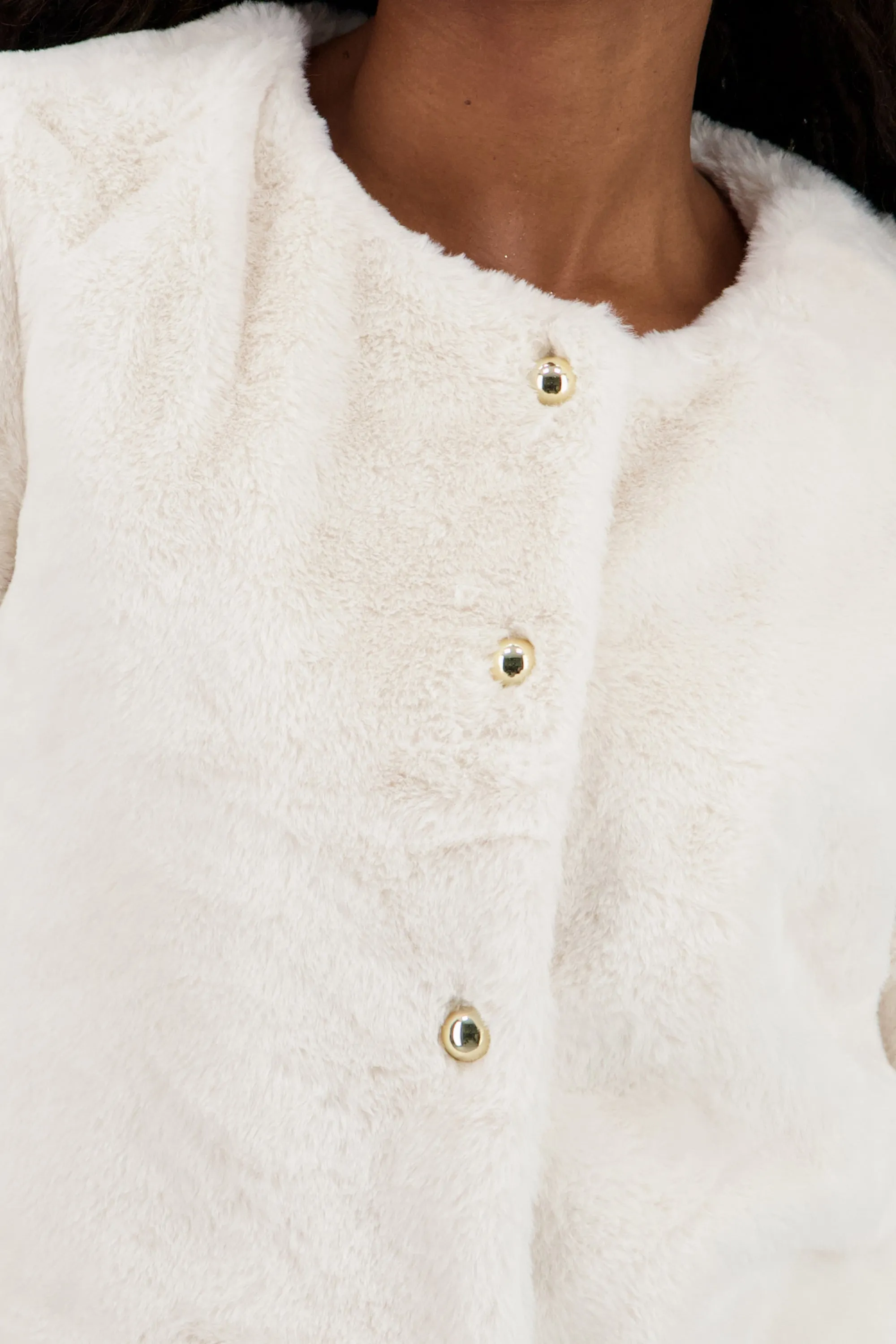 Abrigo pelo corto detalle boton metal sold by Shasa product image thumbnail 5