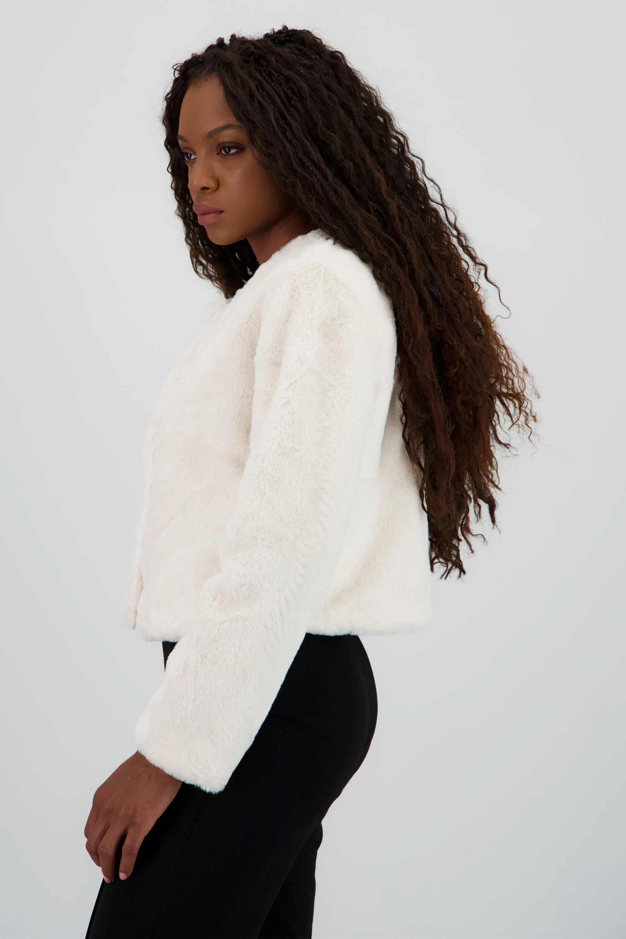 Abrigo pelo corto detalle boton metal sold by Shasa product image thumbnail 3