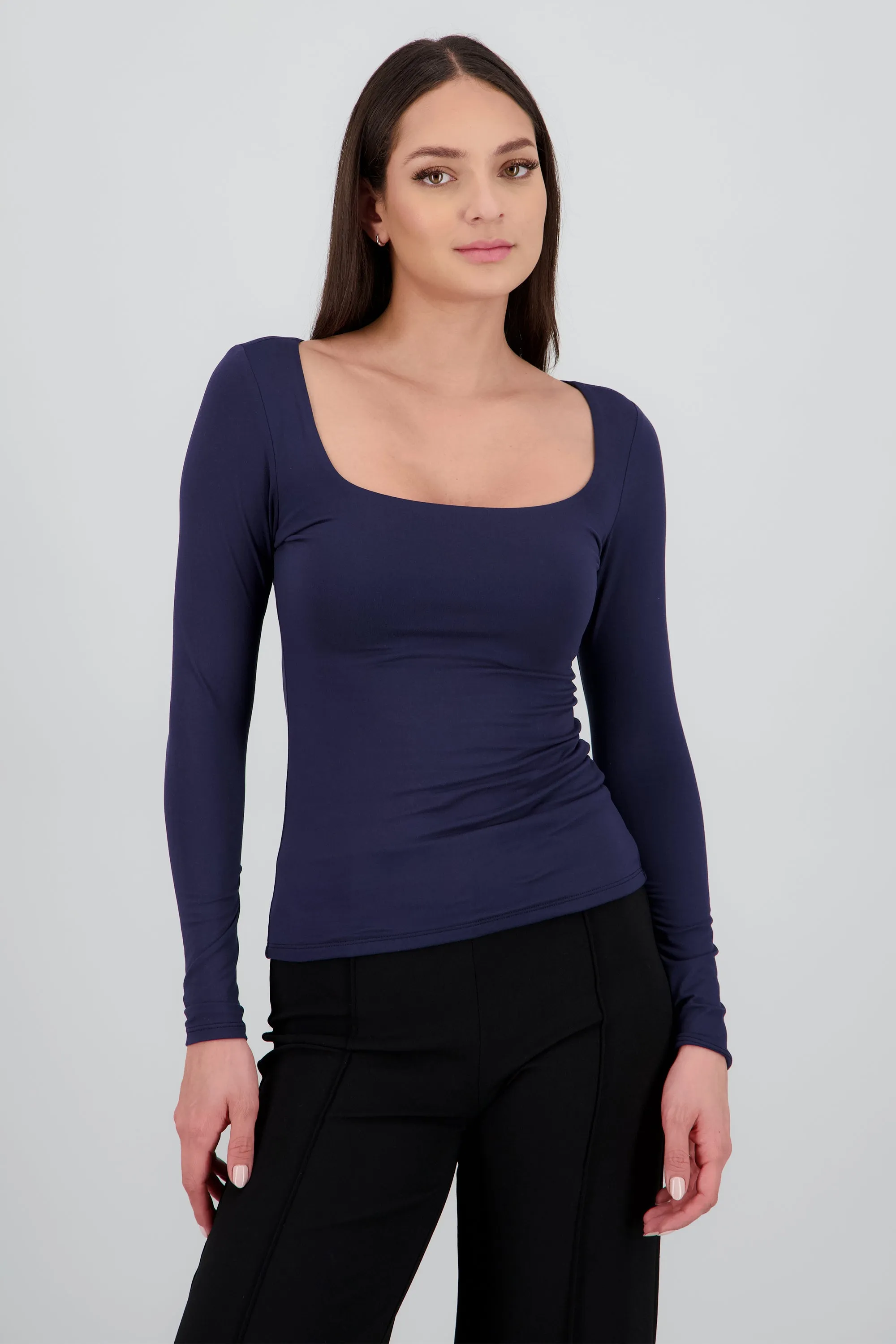 Top manga larga escote cuadrado sold by Shasa