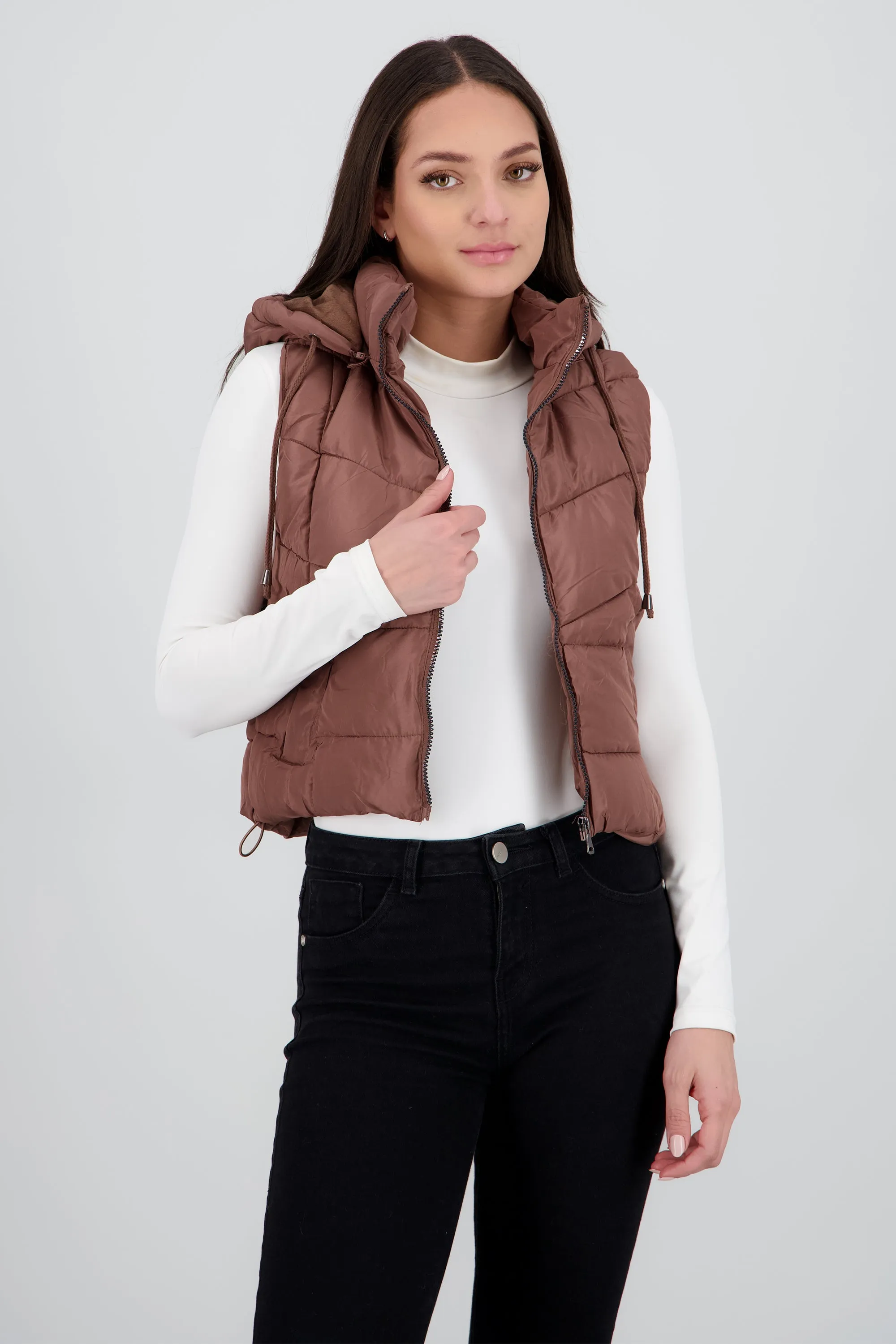 Chaleco capitonado con gorro sold by Shasa