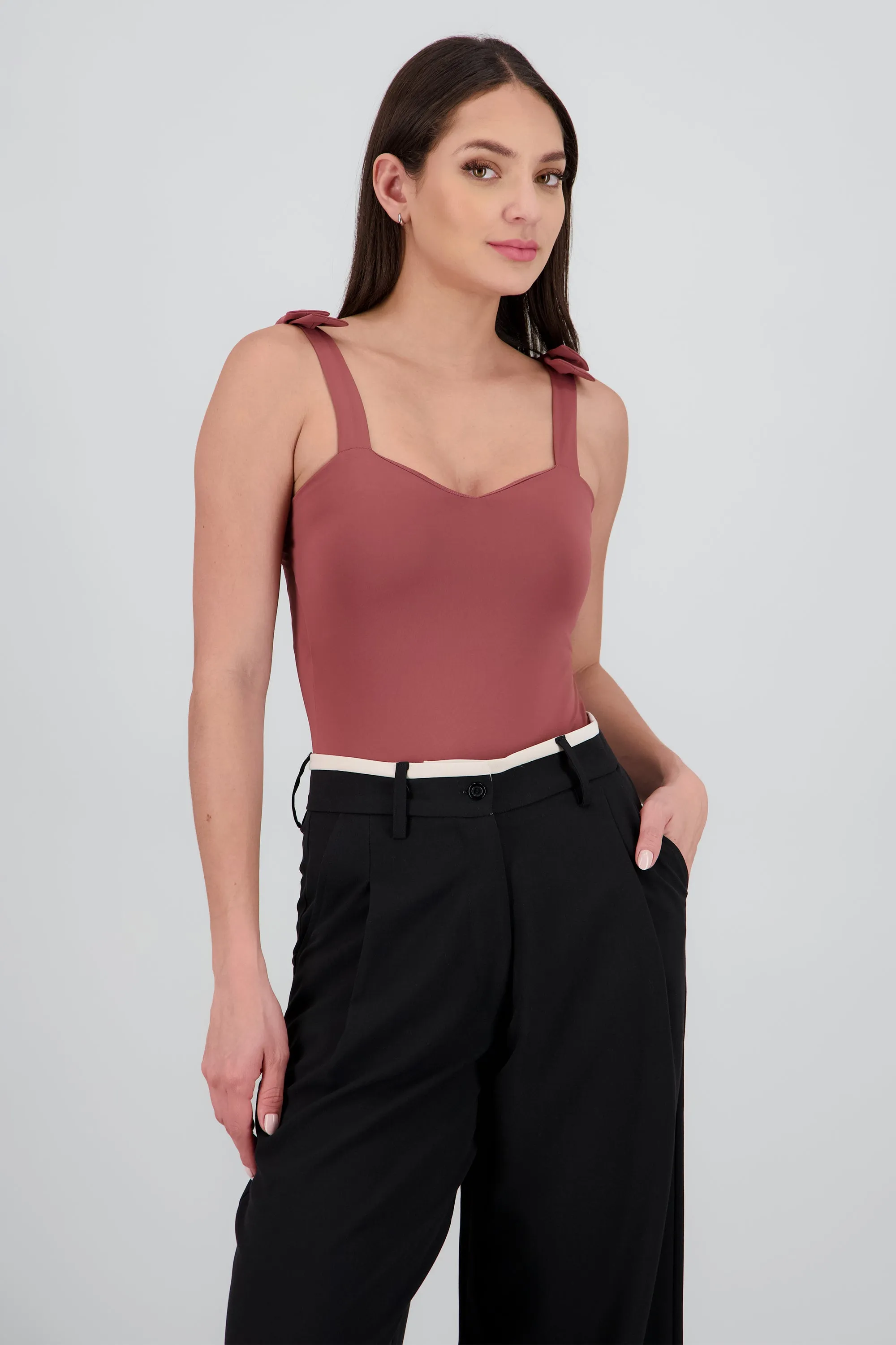 Bodysuit liso con tirante moños sold by Shasa