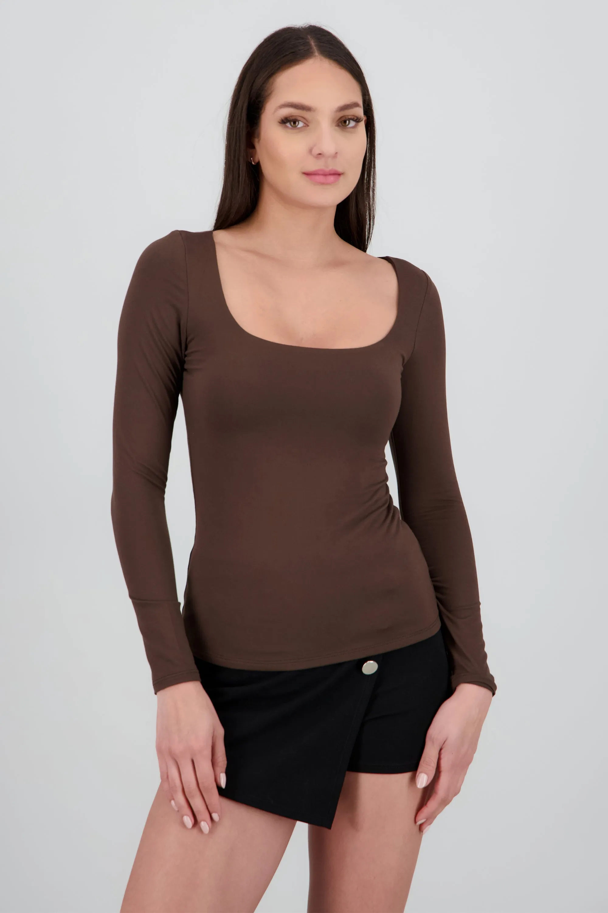 Top manga larga escote cuadrado sold by Shasa