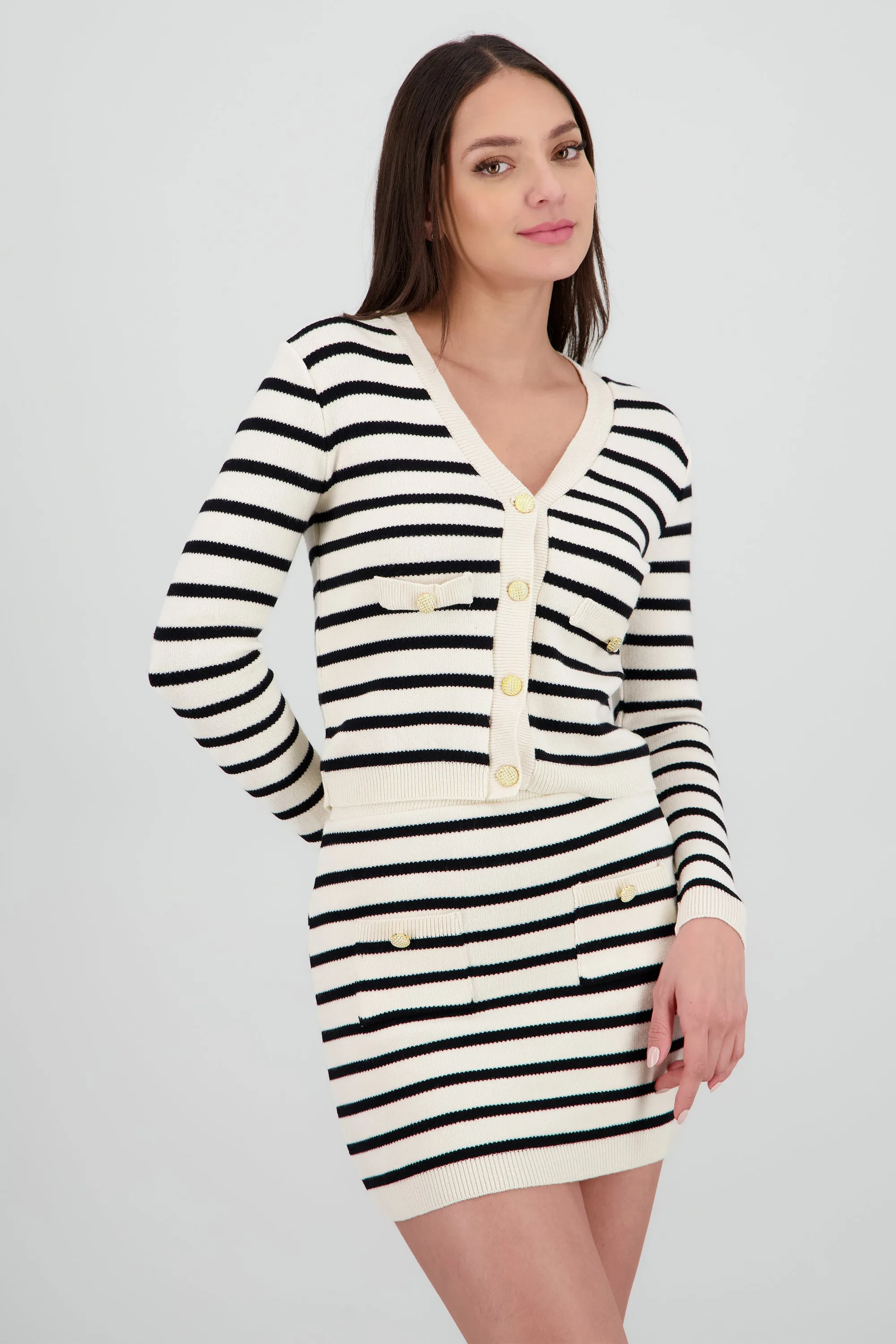 Sueter rayas boton detalle sold by Shasa