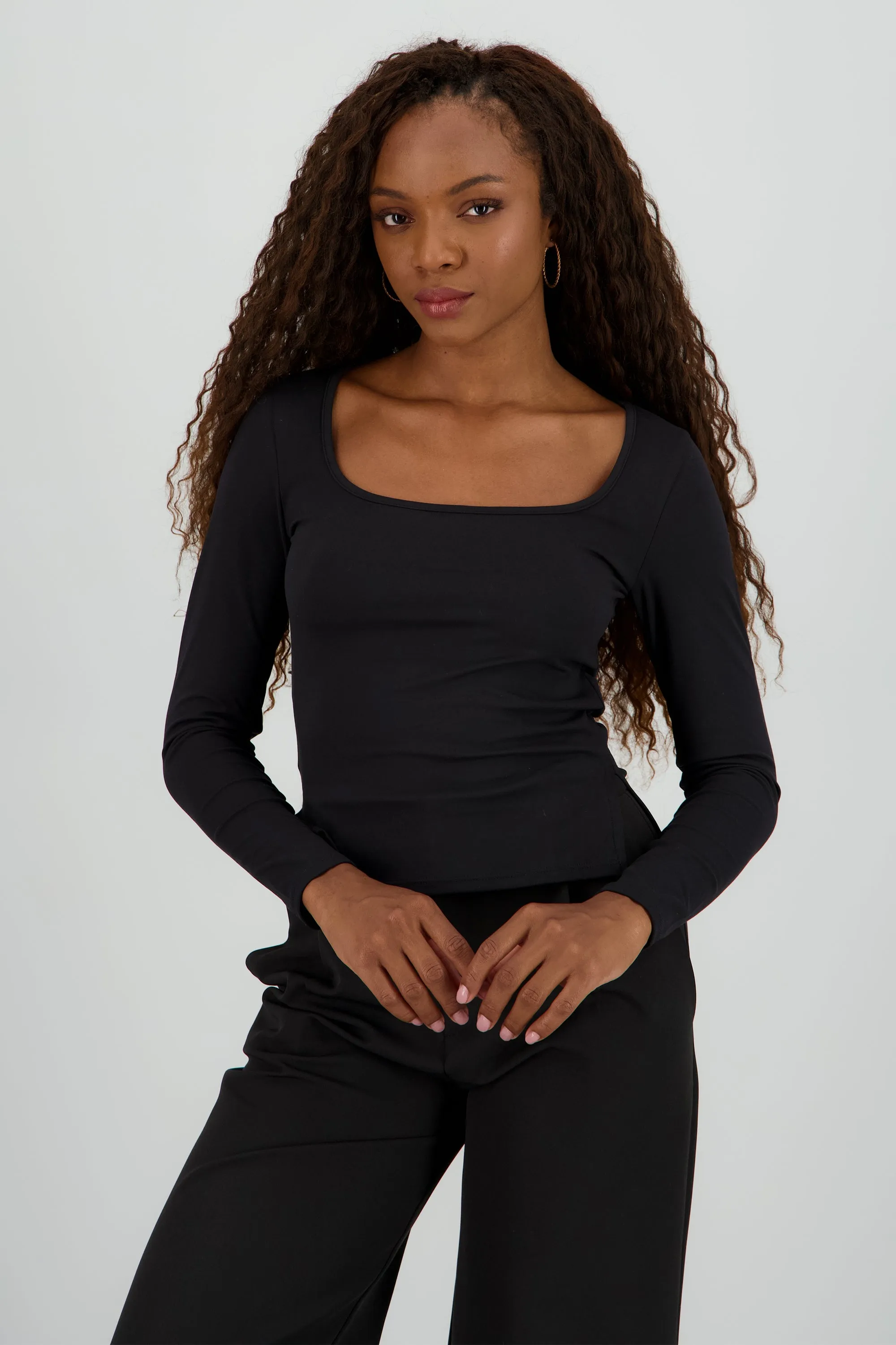 Top manga larga ceullo redondo sold by Shasa product image thumbnail 2