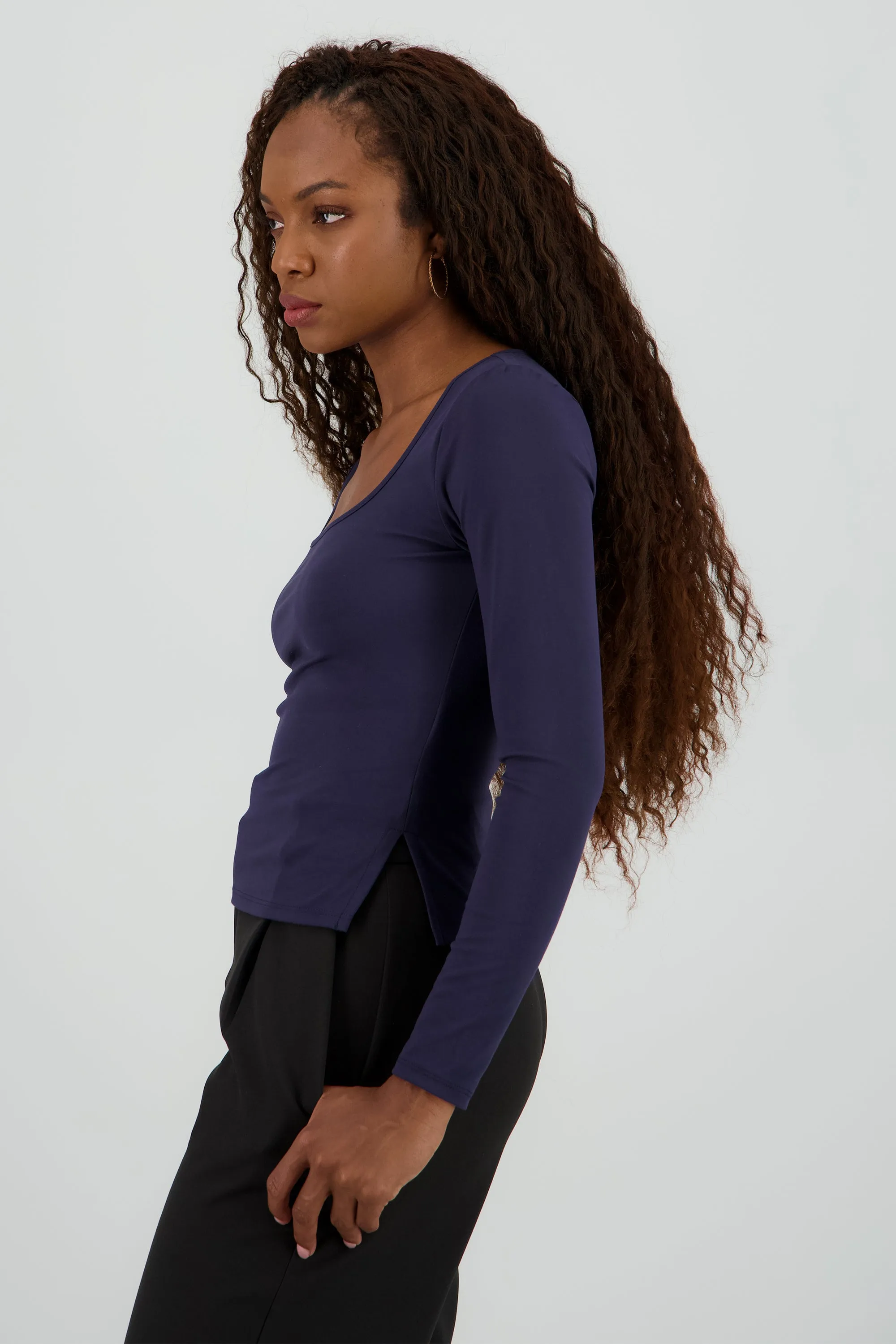 Top manga larga ceullo redondo sold by Shasa product image thumbnail 3